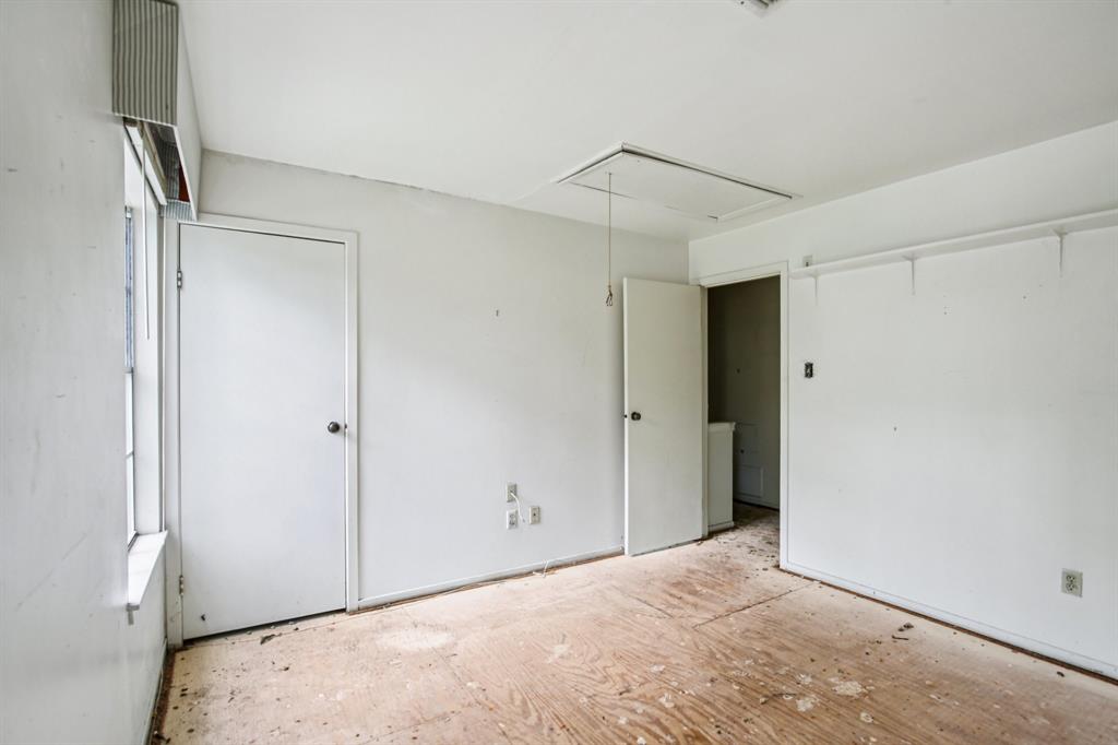 2215 Riverlawn Drive