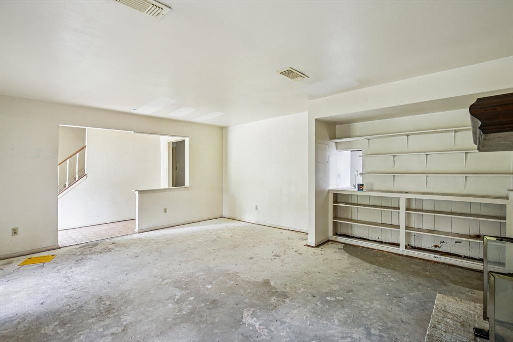 2215 Riverlawn Drive