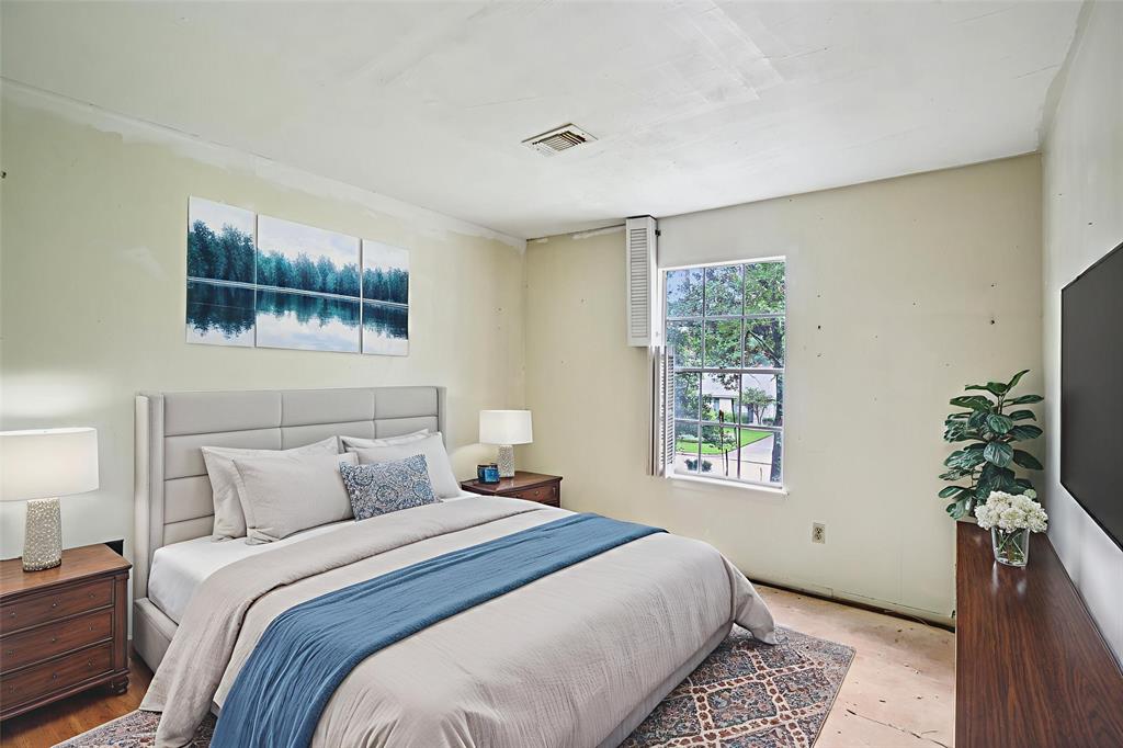 2215 Riverlawn Drive