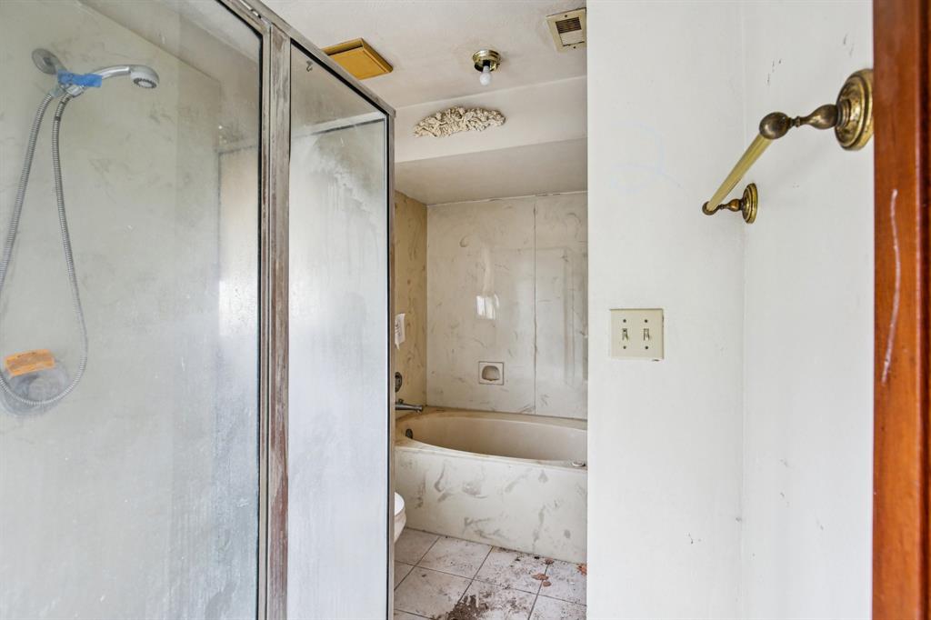 2215 Riverlawn Drive