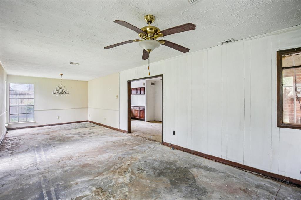 2215 Riverlawn Drive