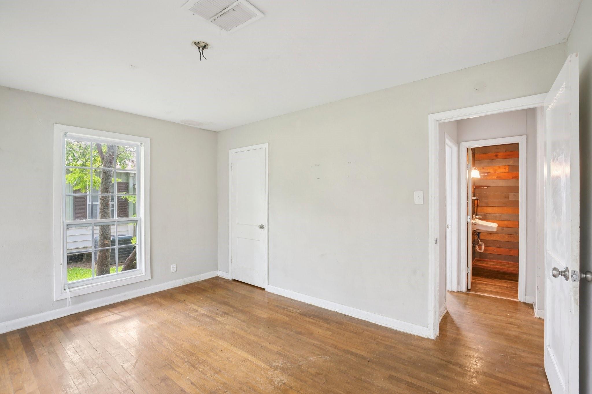 1531 W 8th Street