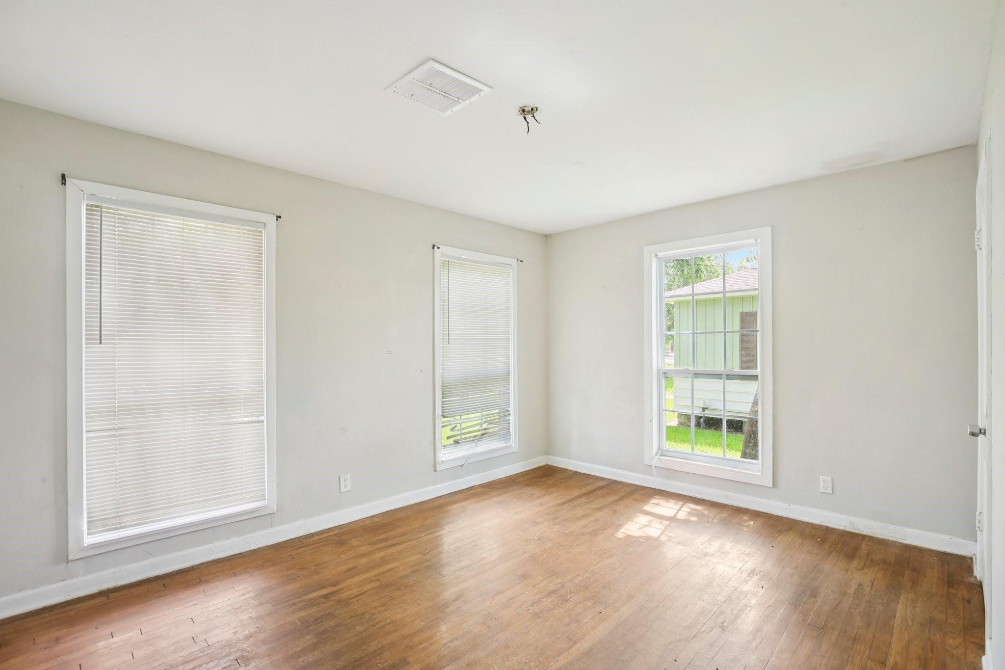 1531 W 8th Street