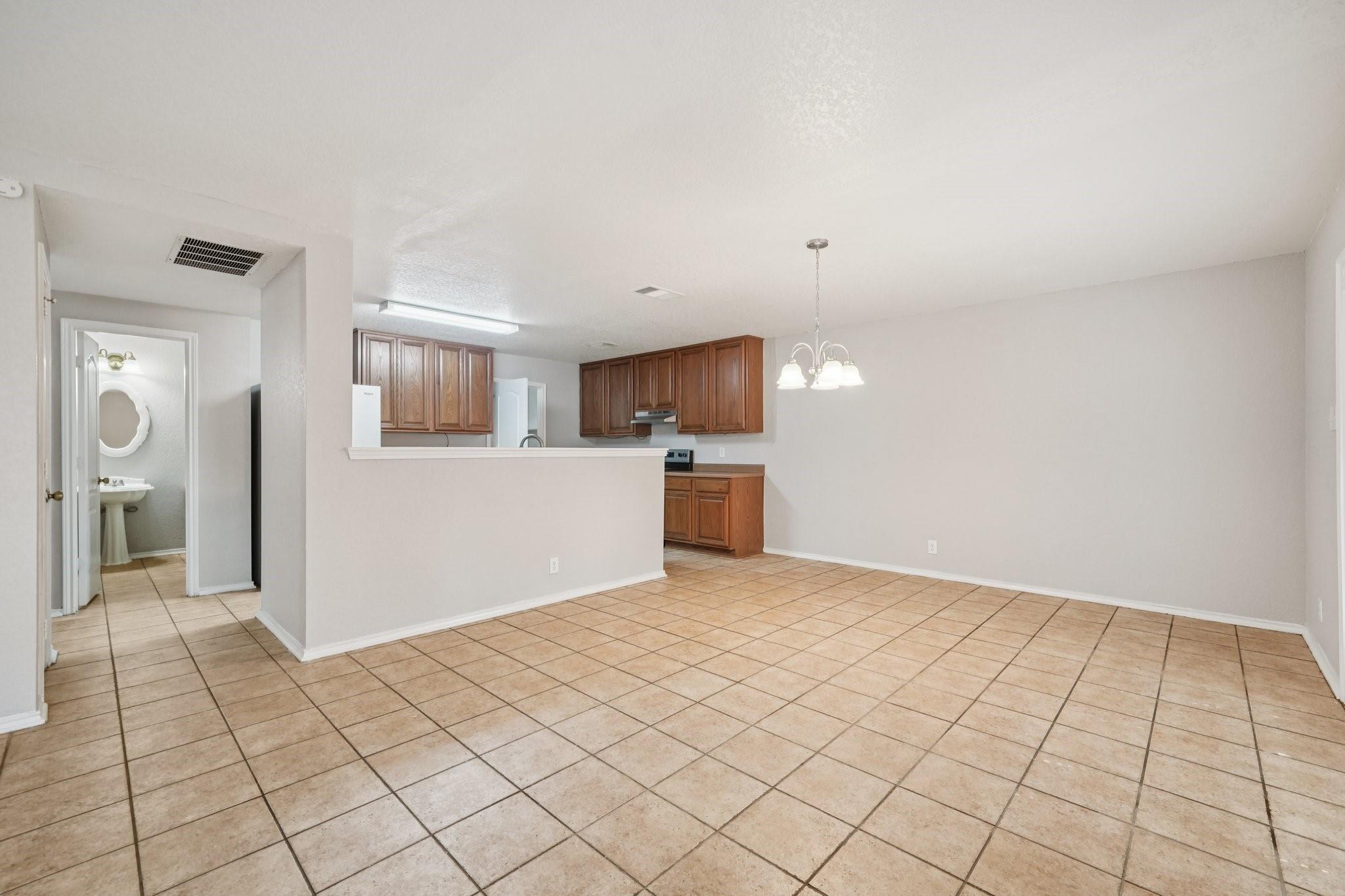 7734 Barhill Post