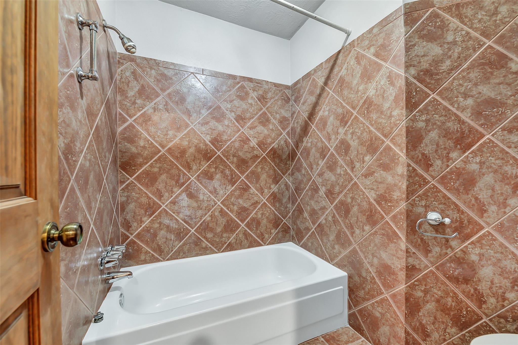 1116 W Castlewood Avenue