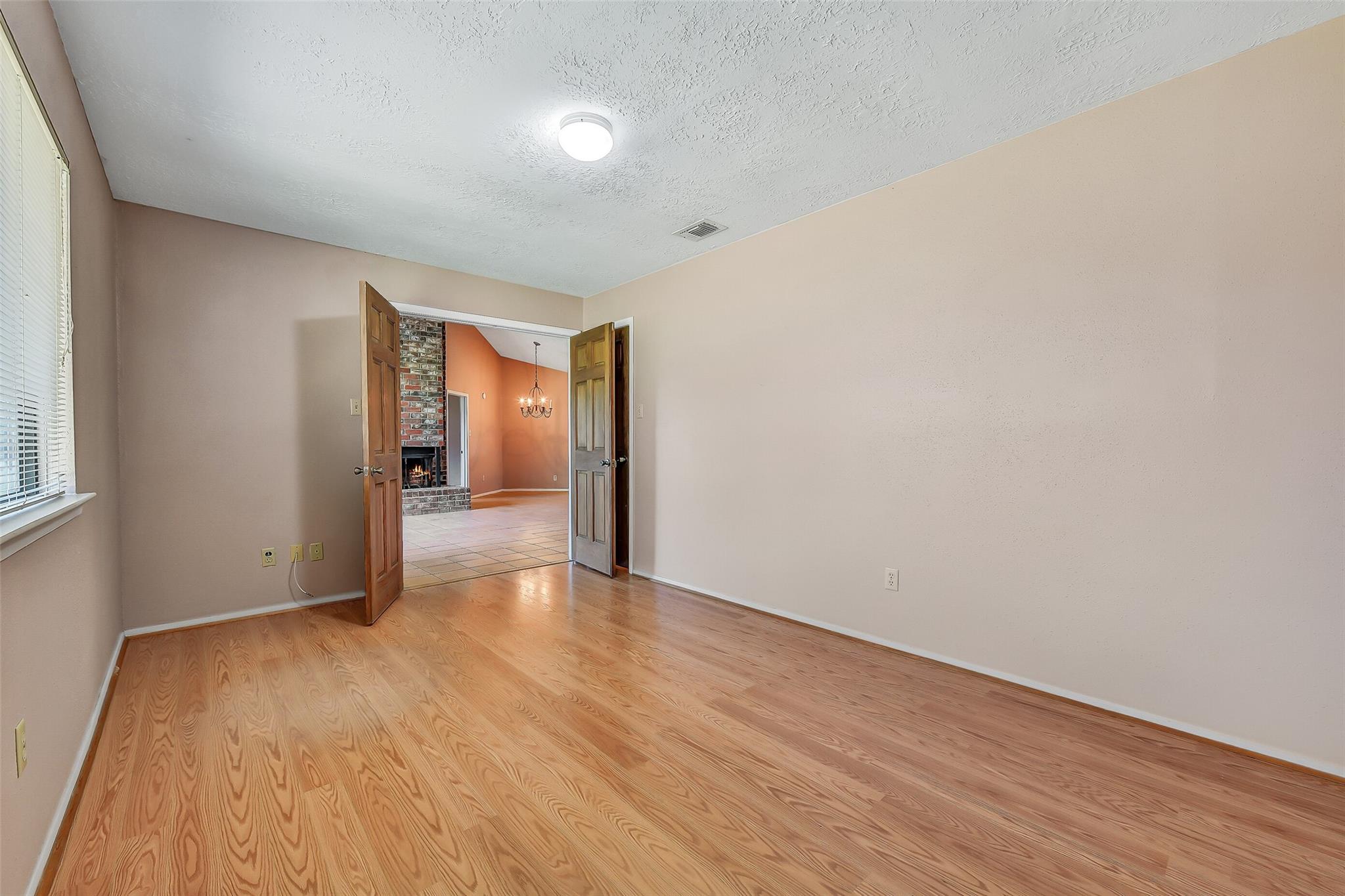 1116 W Castlewood Avenue