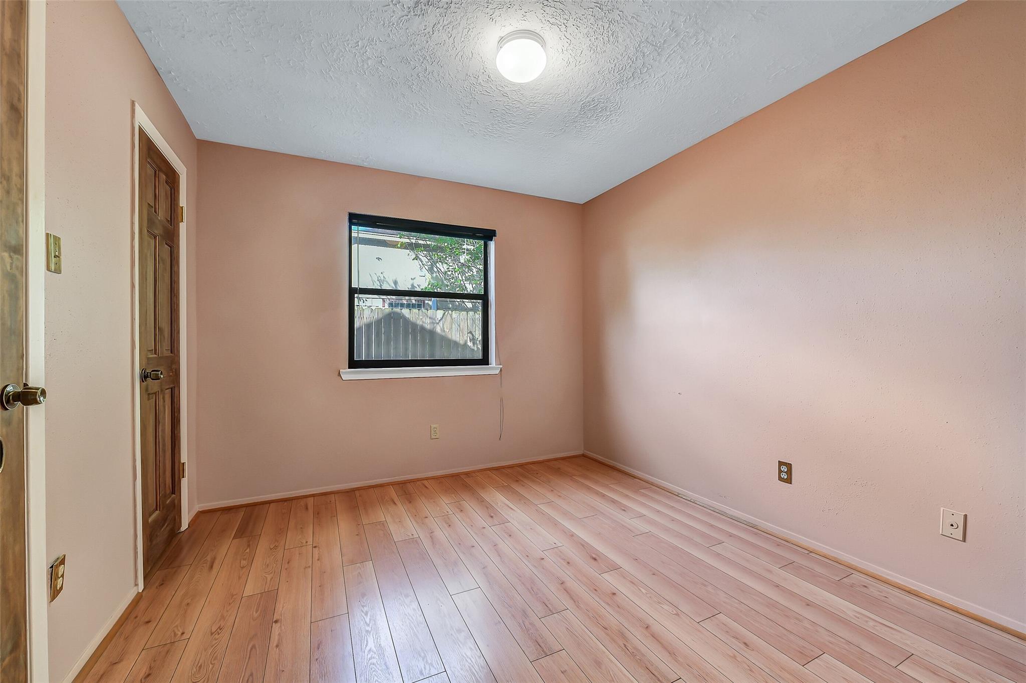 1116 W Castlewood Avenue