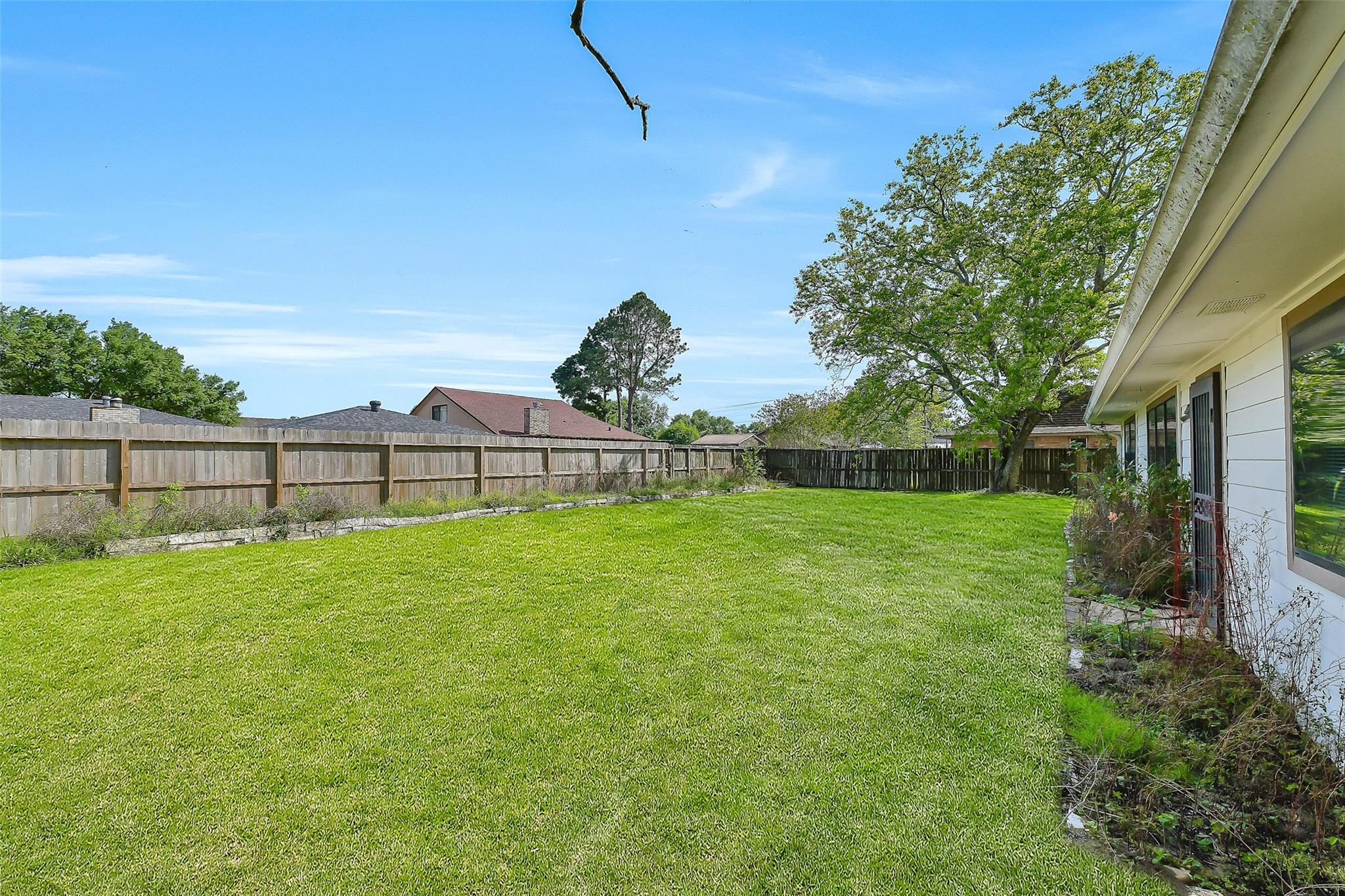 1116 W Castlewood Avenue