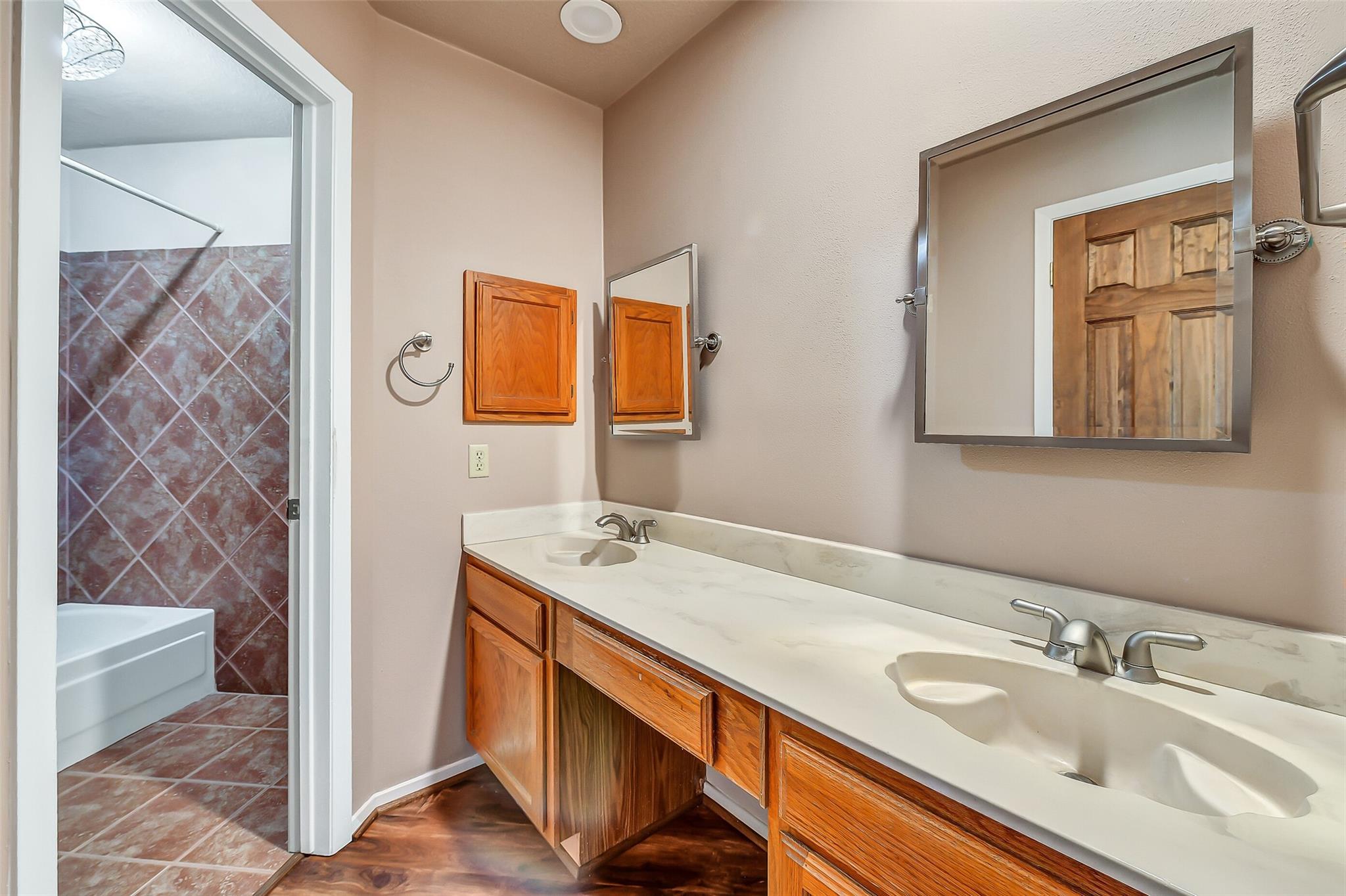 1116 W Castlewood Avenue