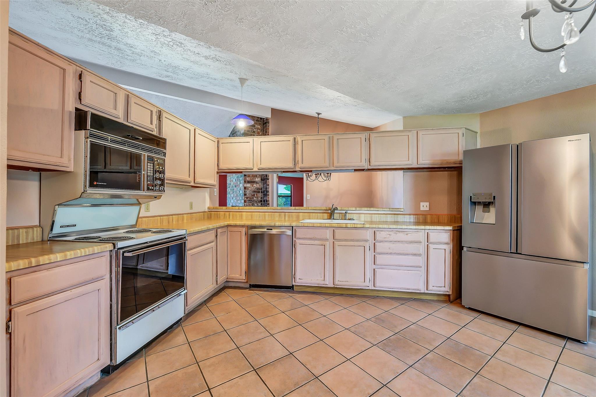 1116 W Castlewood Avenue