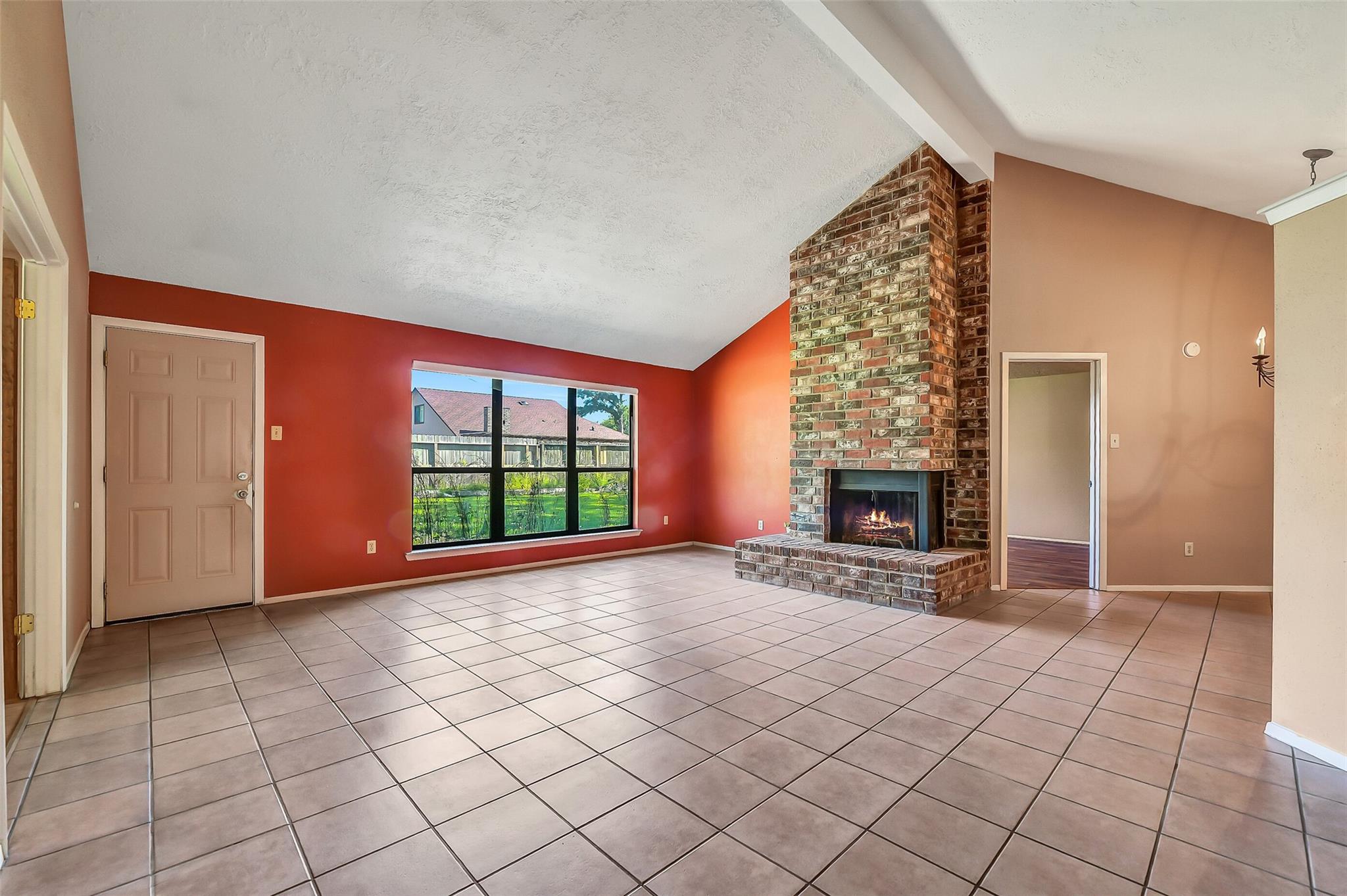 1116 W Castlewood Avenue