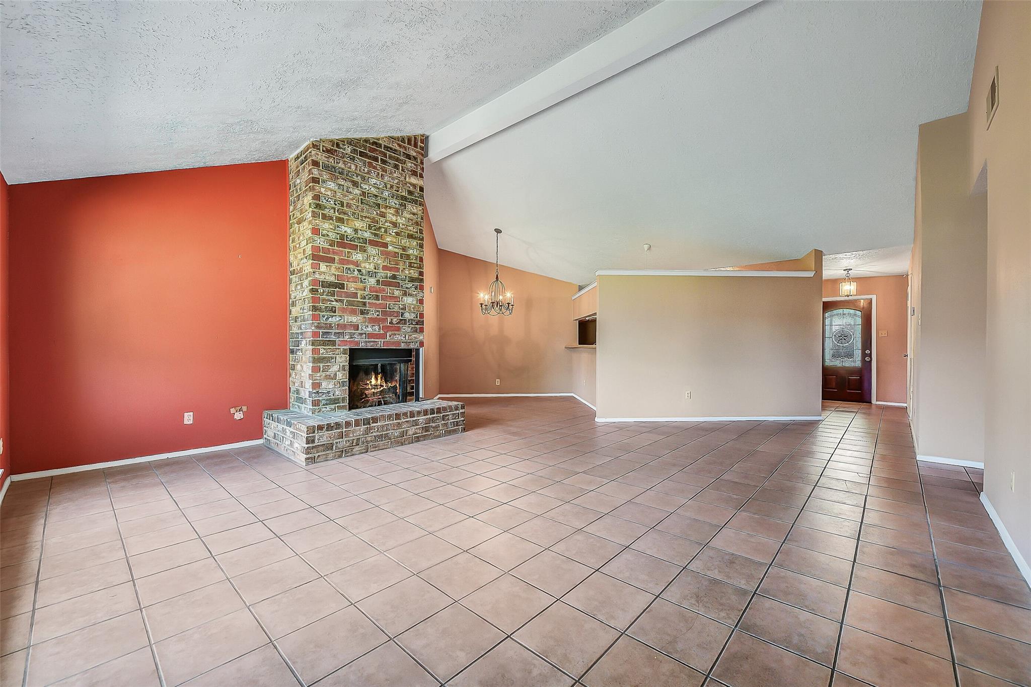 1116 W Castlewood Avenue