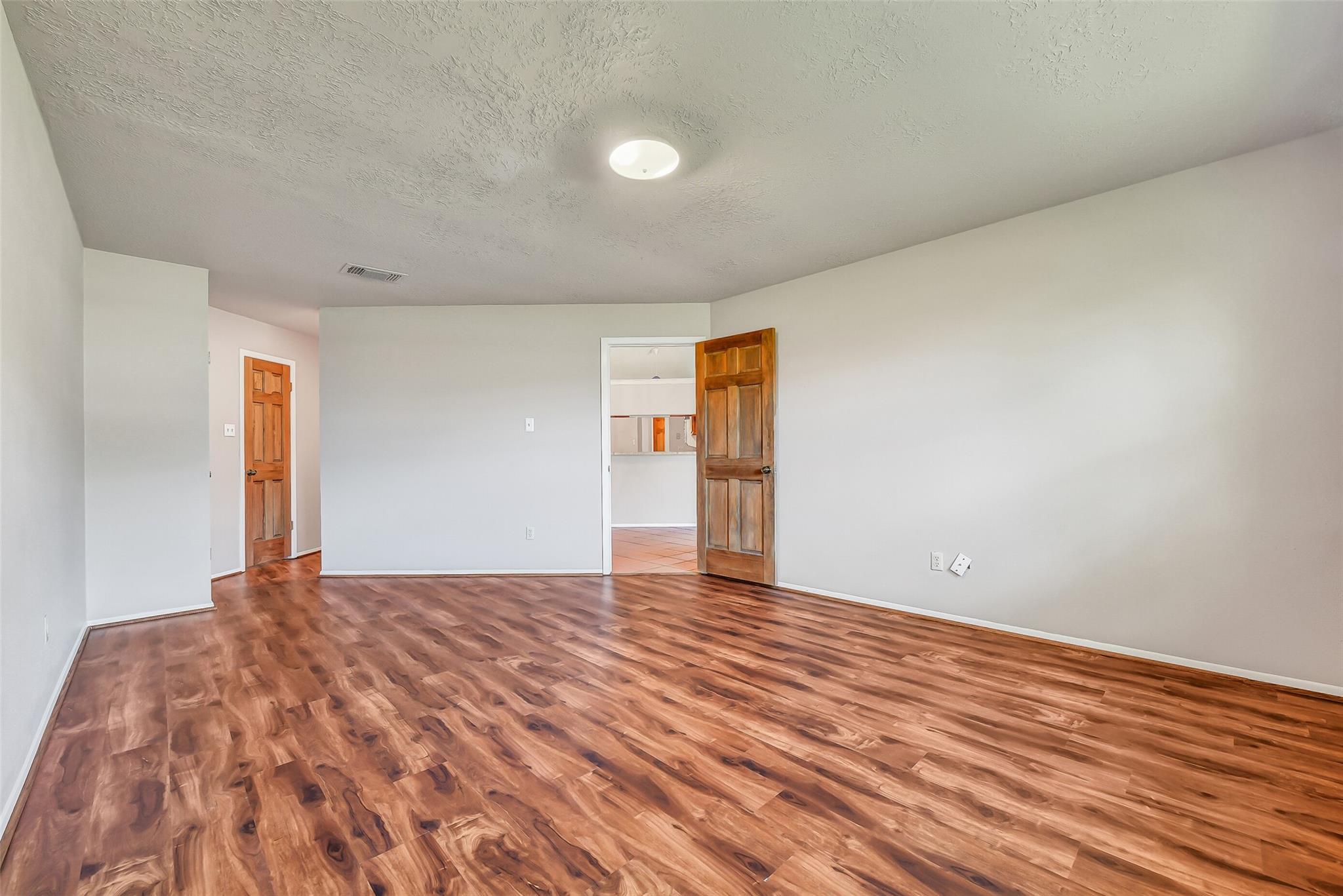 1116 W Castlewood Avenue