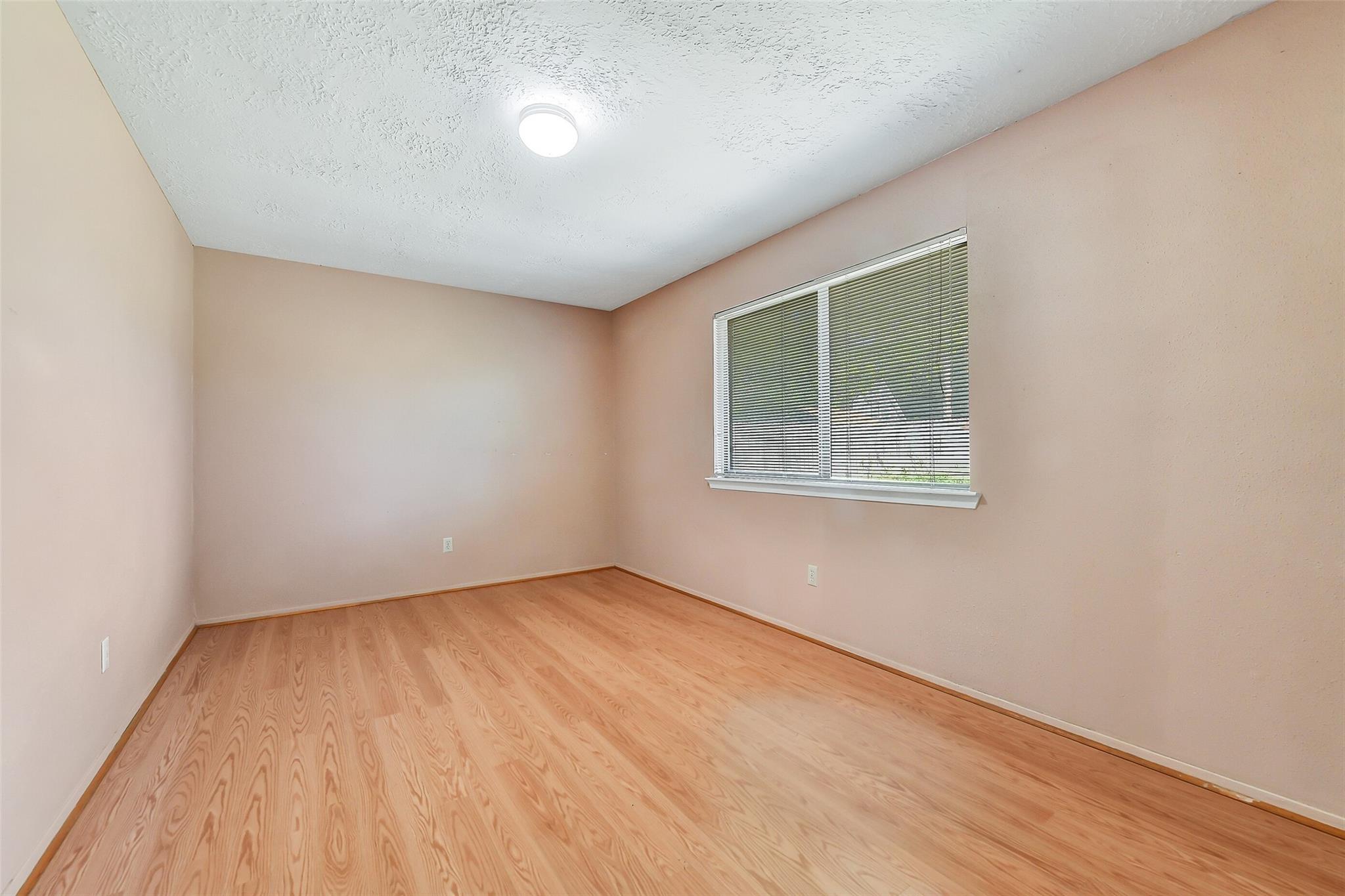 1116 W Castlewood Avenue