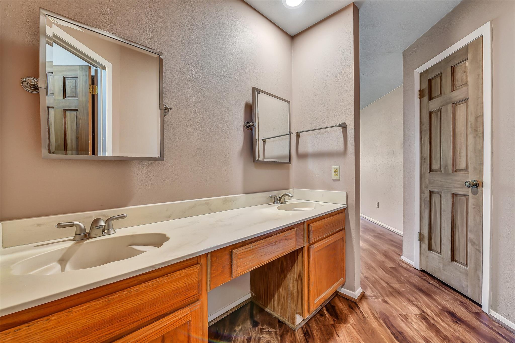 1116 W Castlewood Avenue