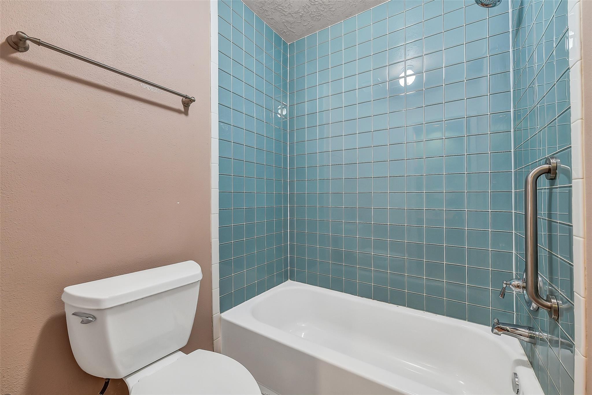 1116 W Castlewood Avenue