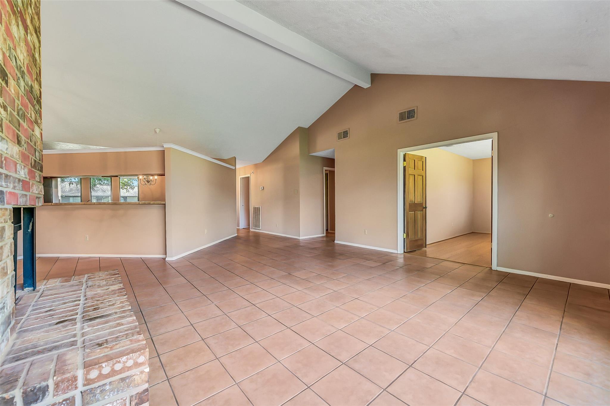 1116 W Castlewood Avenue