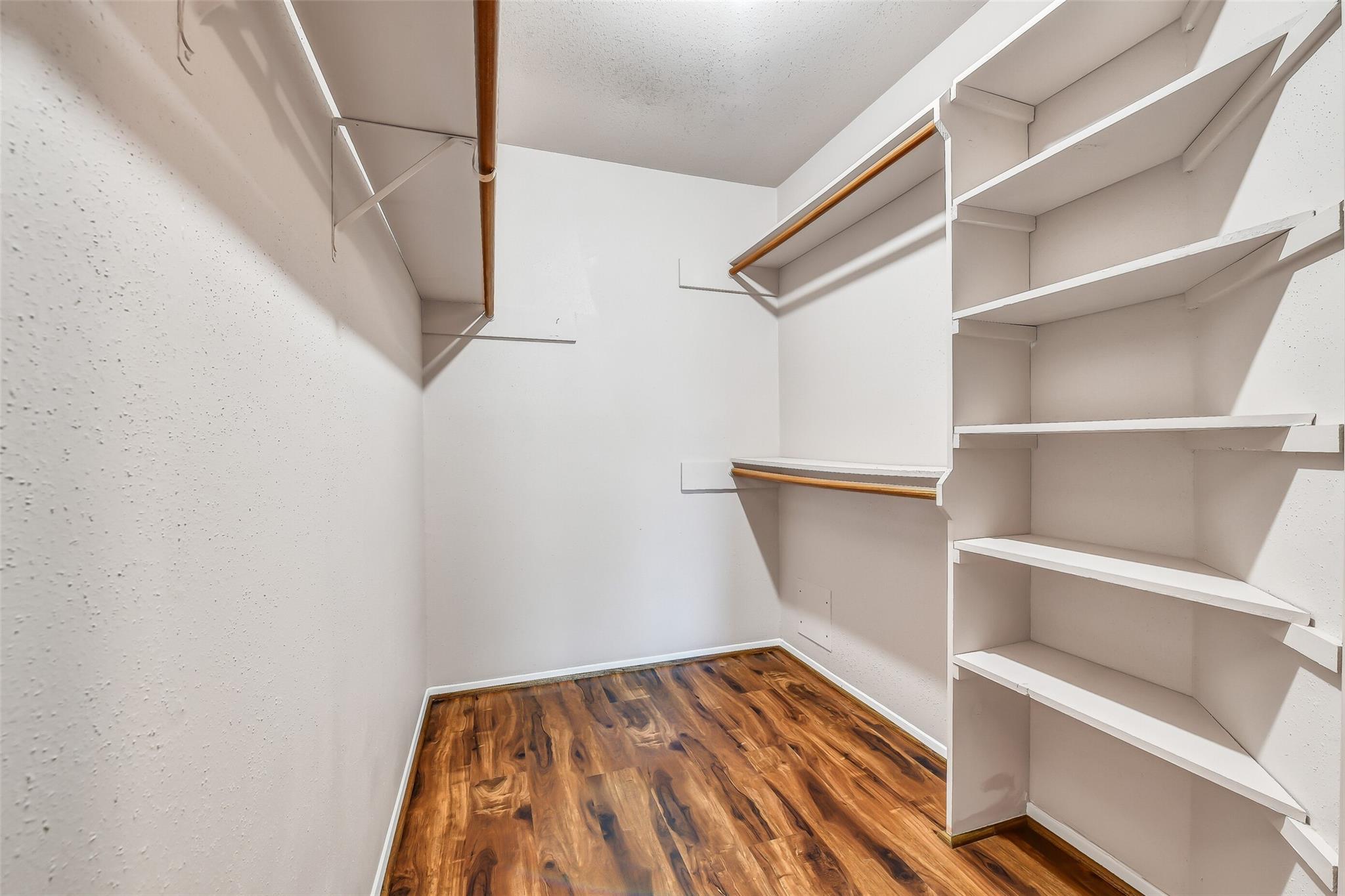 1116 W Castlewood Avenue