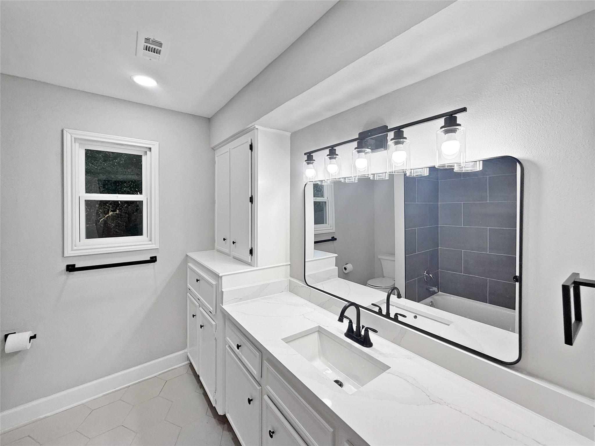 5318 Lacreek Lane