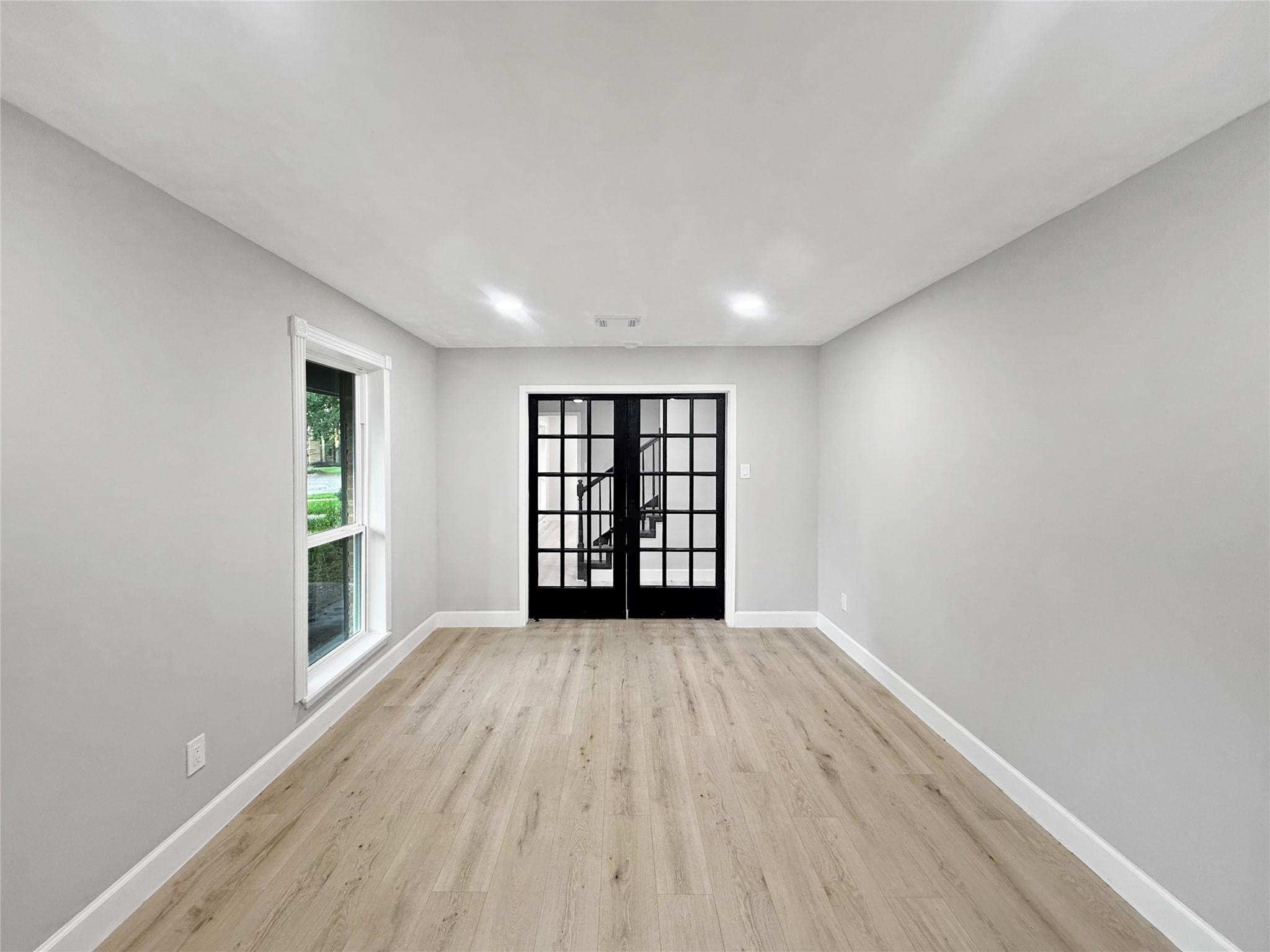 5318 Lacreek Lane