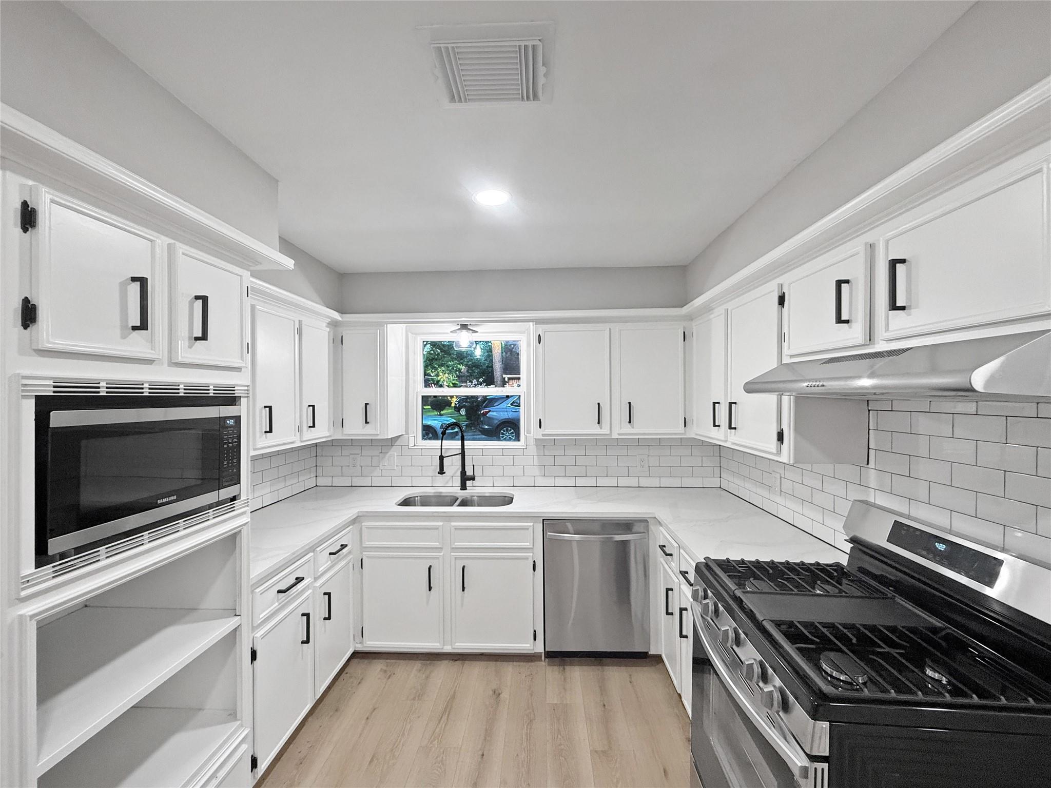 5318 Lacreek Lane