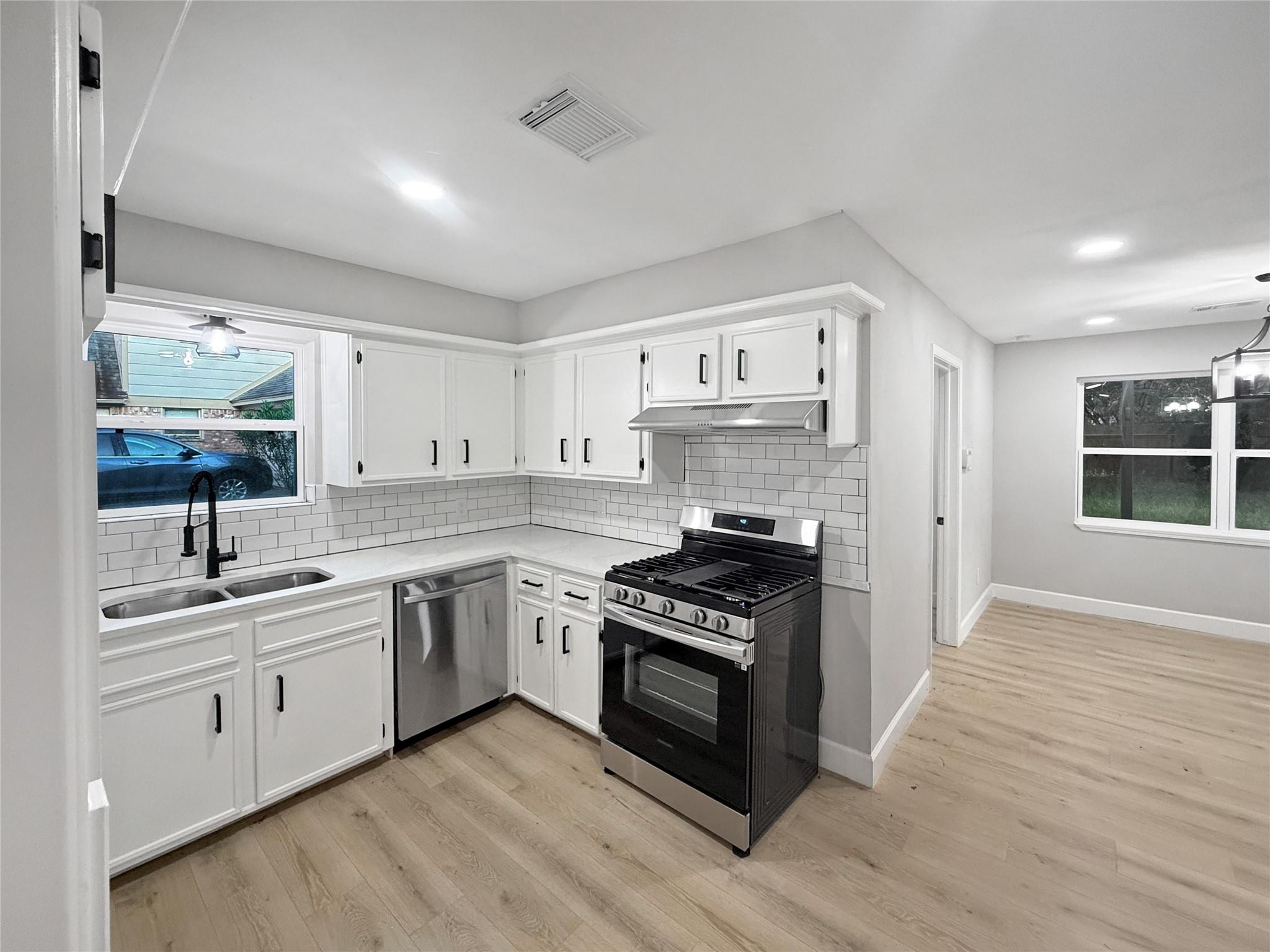 5318 Lacreek Lane