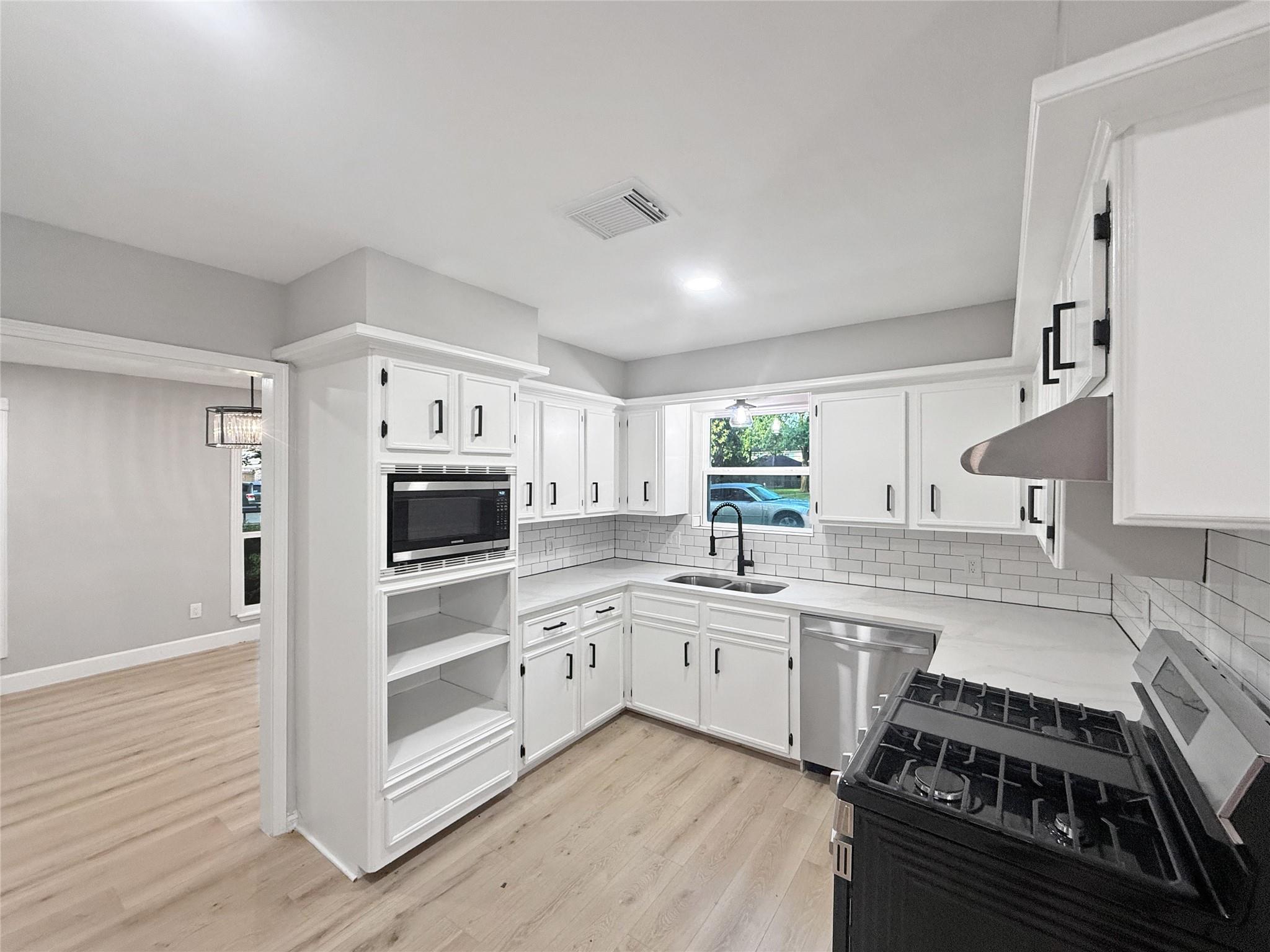 5318 Lacreek Lane