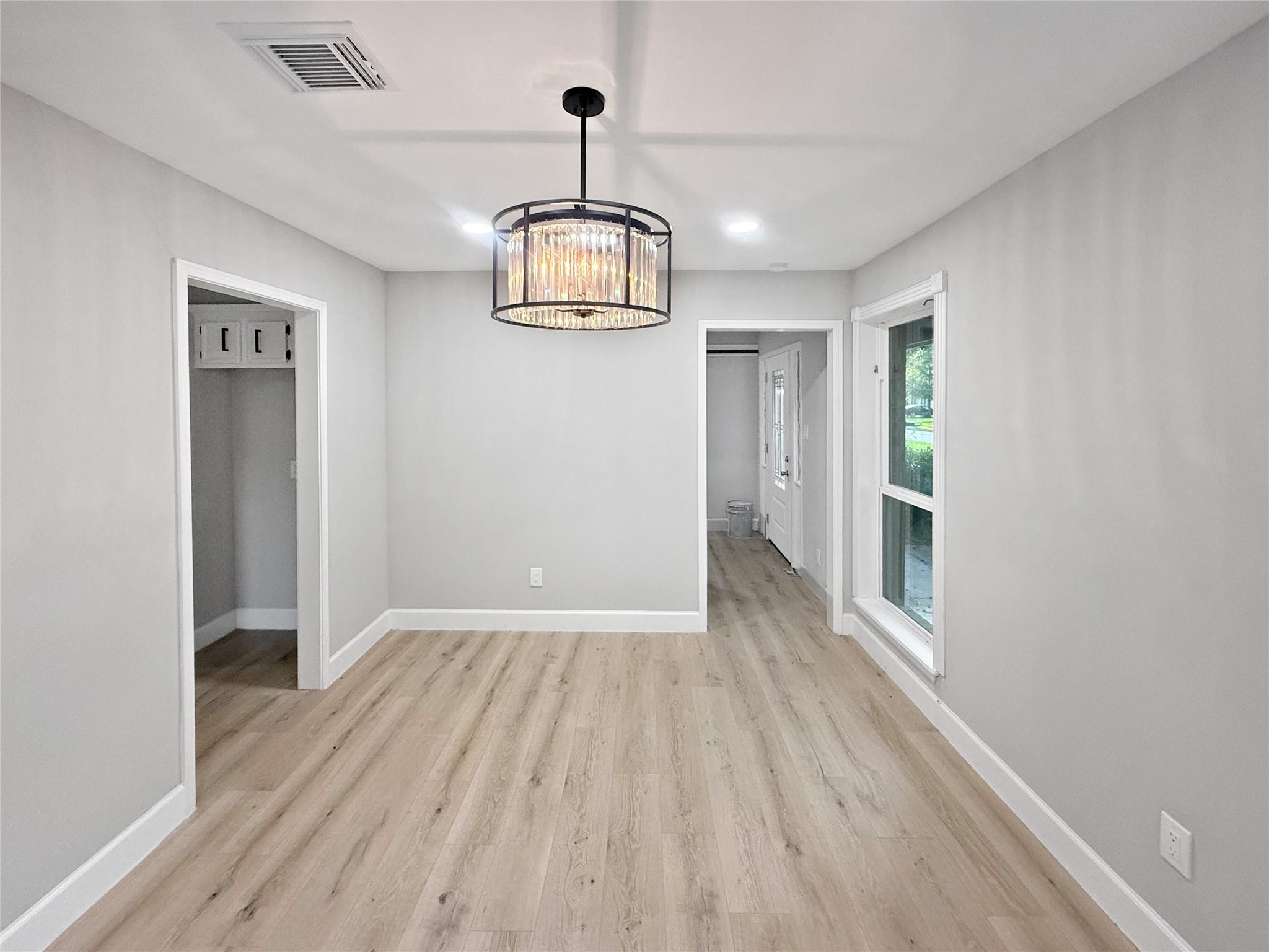 5318 Lacreek Lane