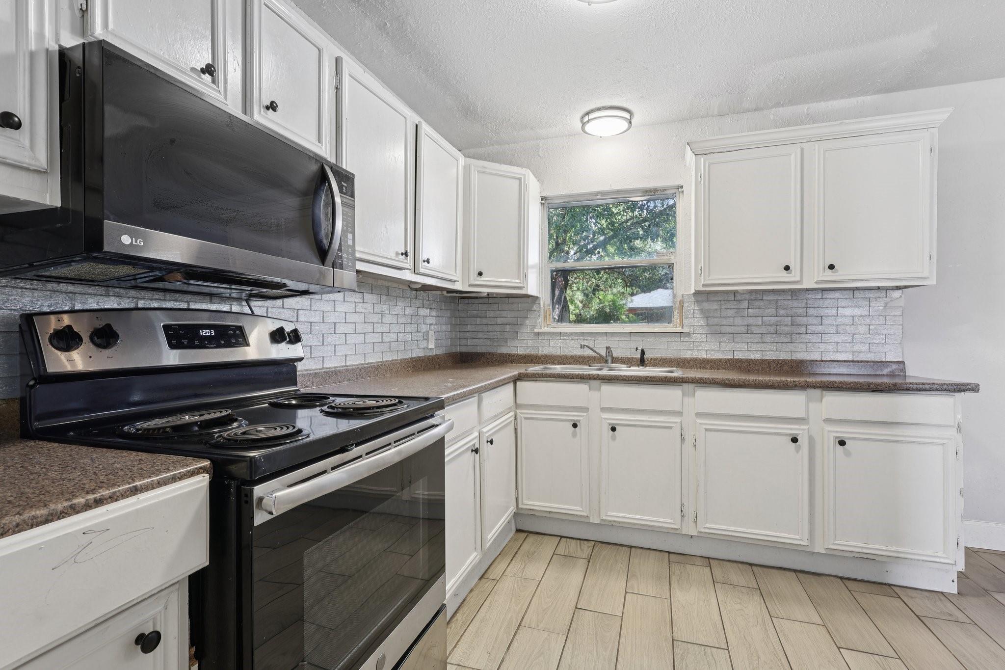 1206 Canterview Drive