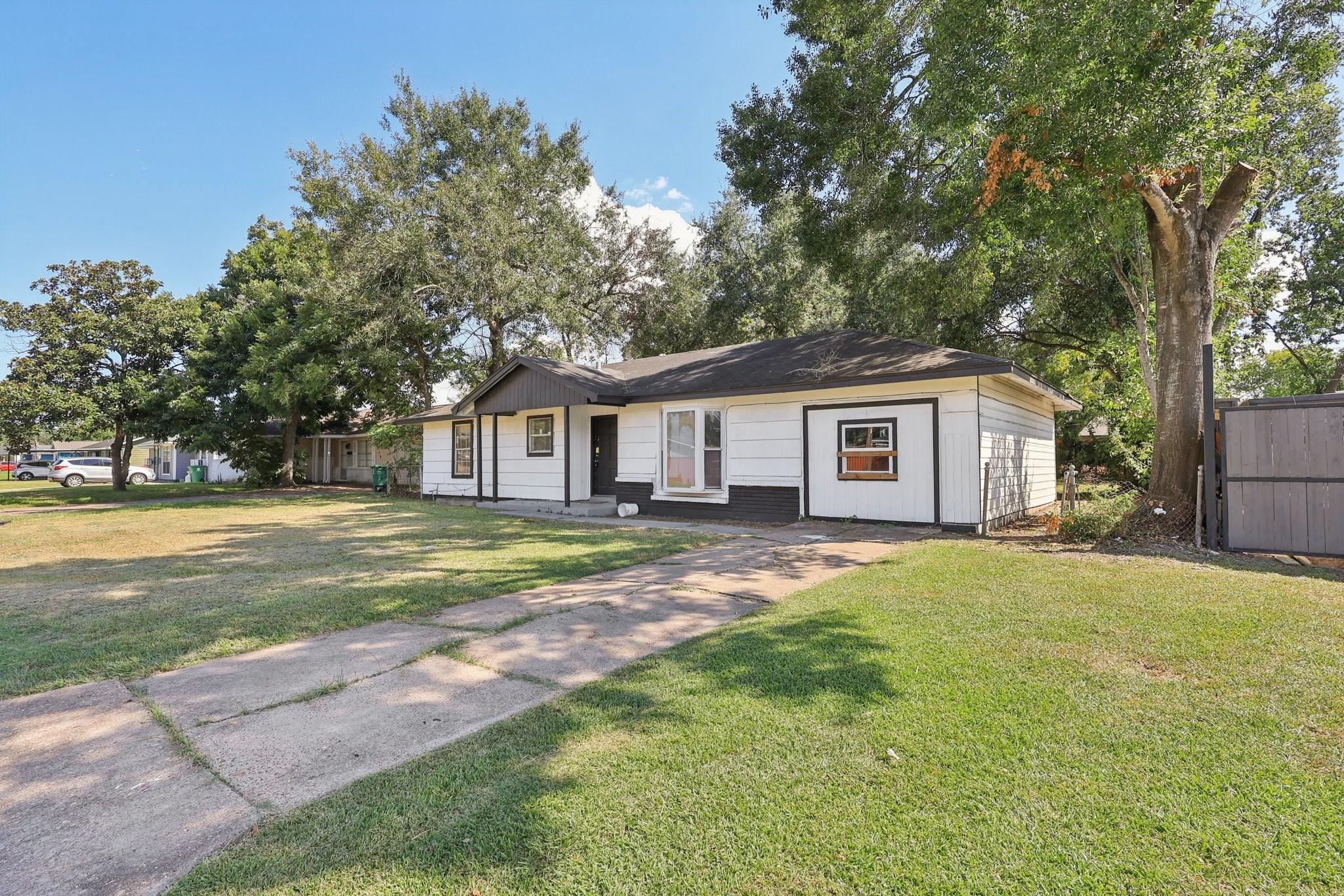1206 Canterview Drive