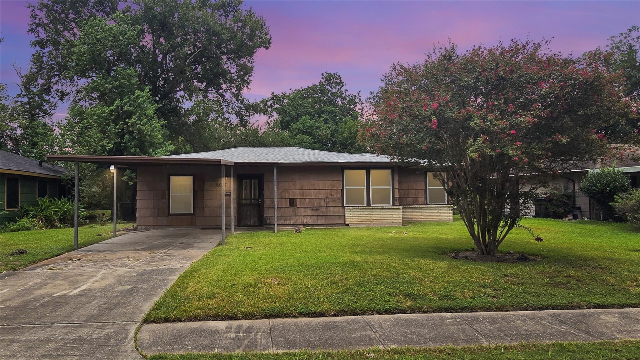 6027 Kenilwood Drive