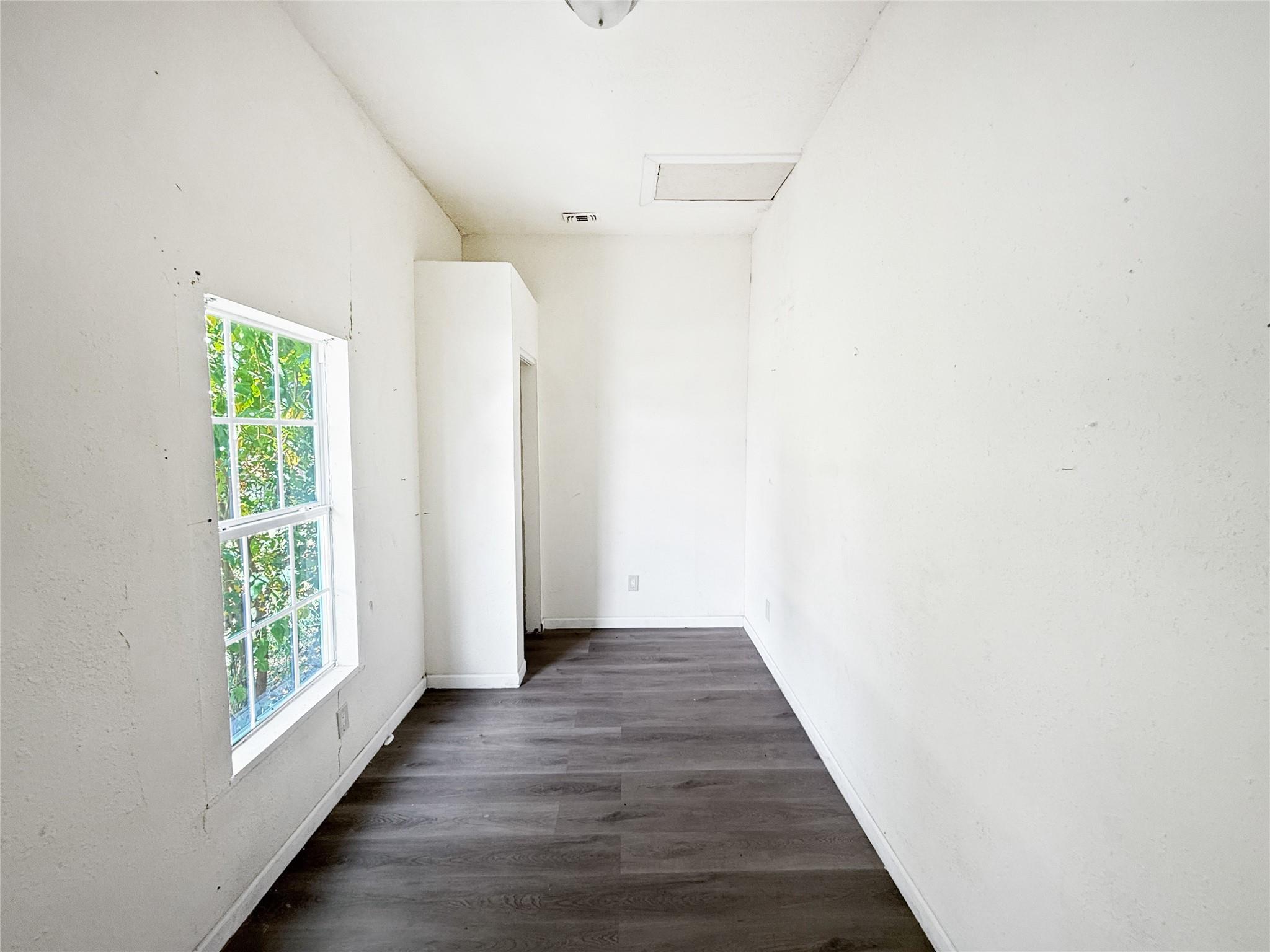 919 Monclova Alley