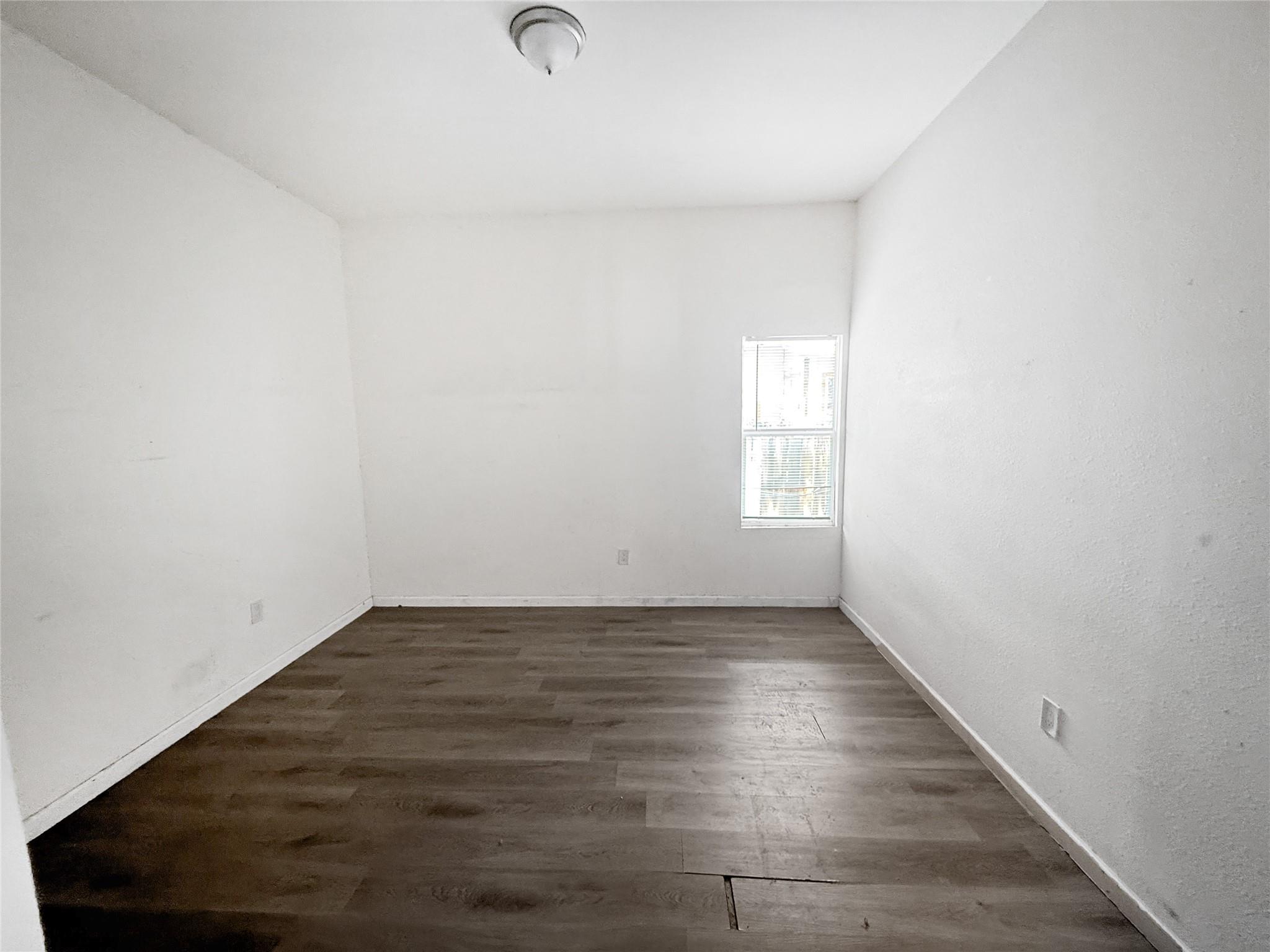 919 Monclova Alley
