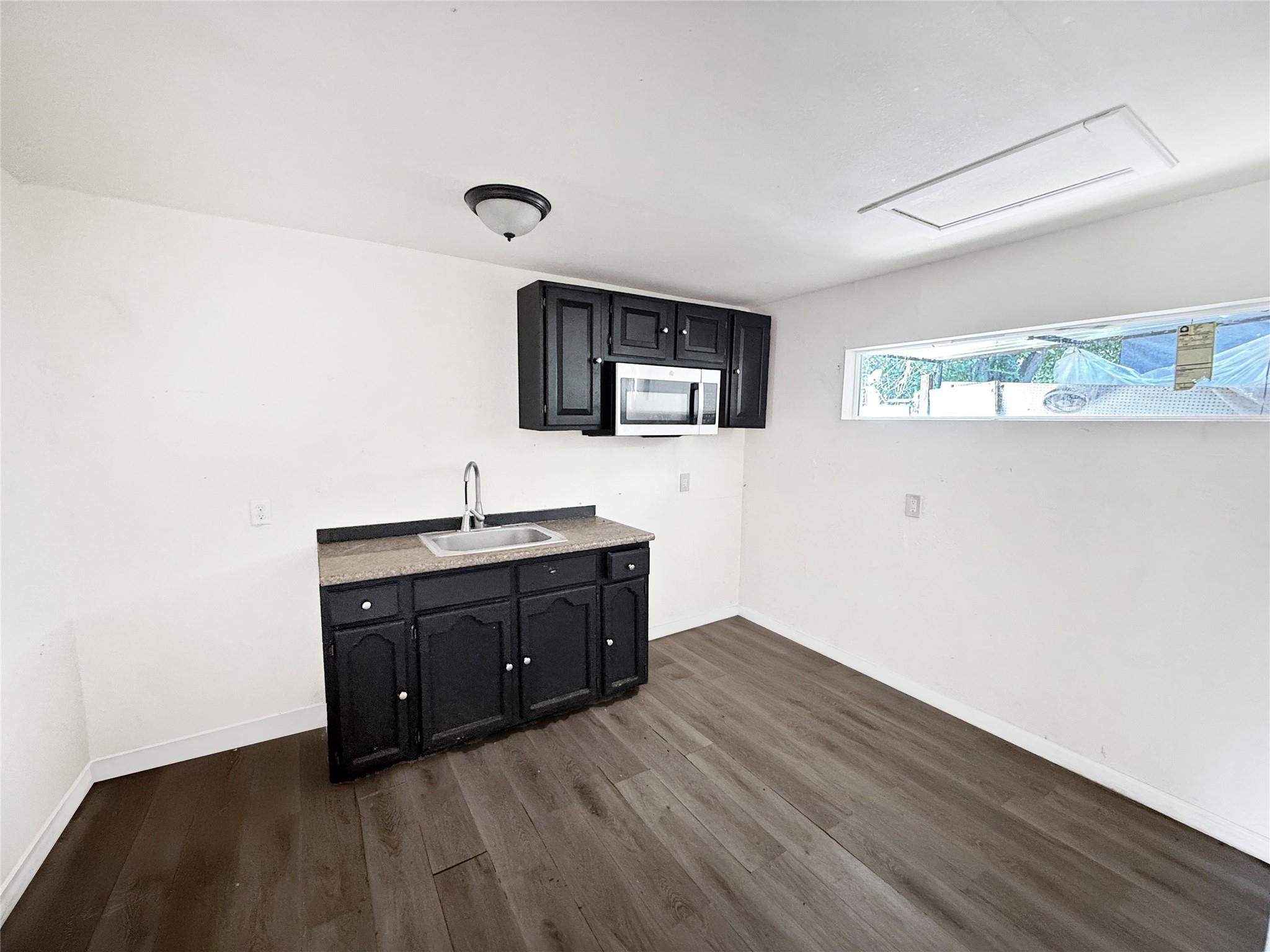 919 Monclova Alley