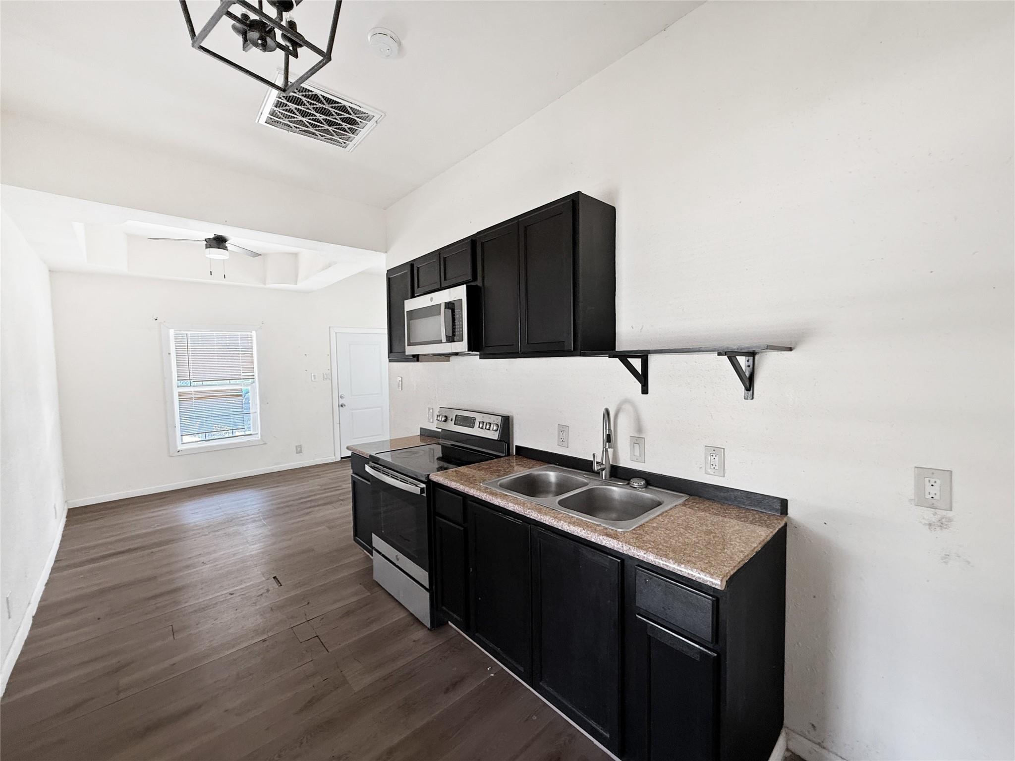 919 Monclova Alley