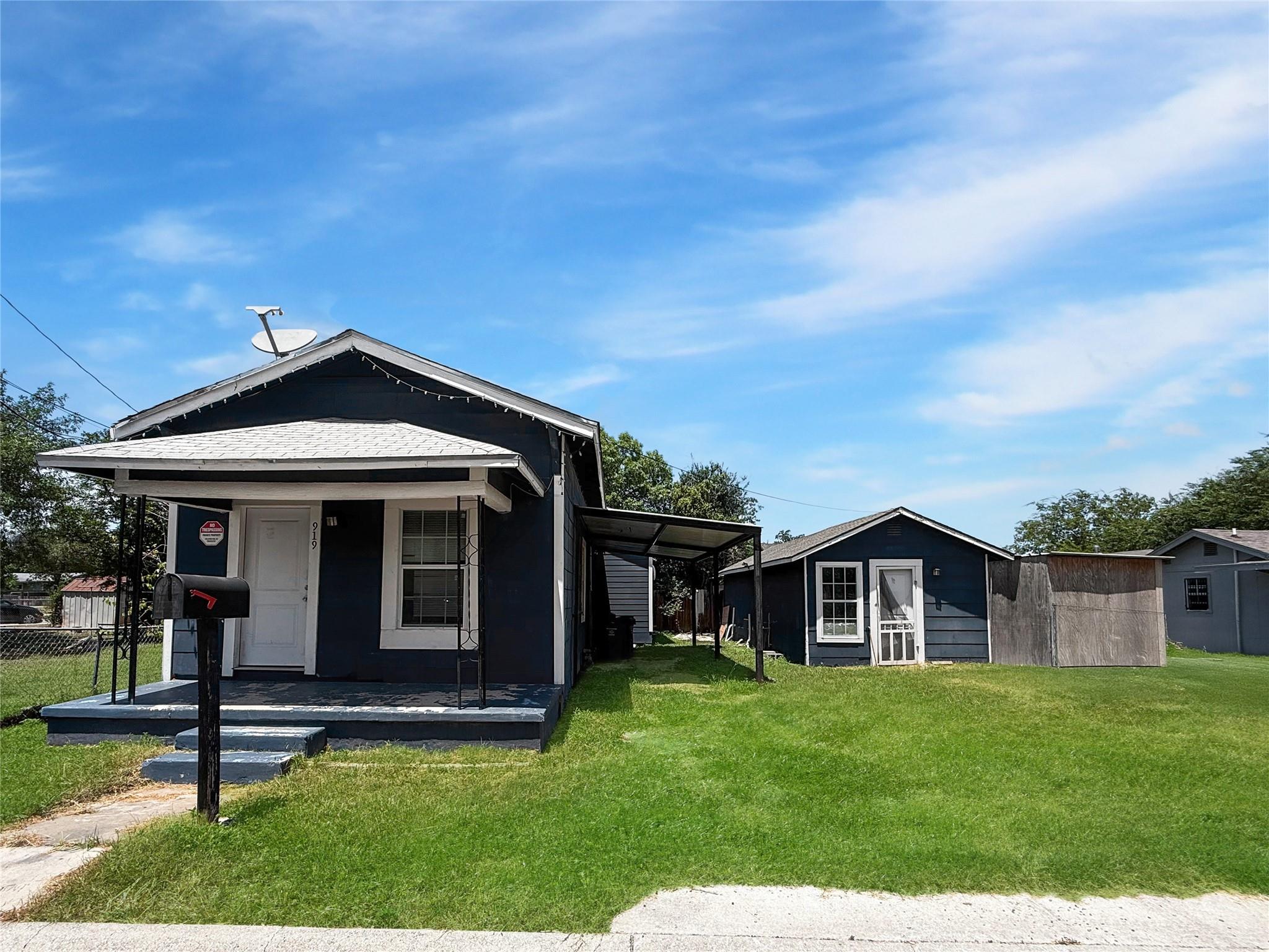 919 Monclova Alley