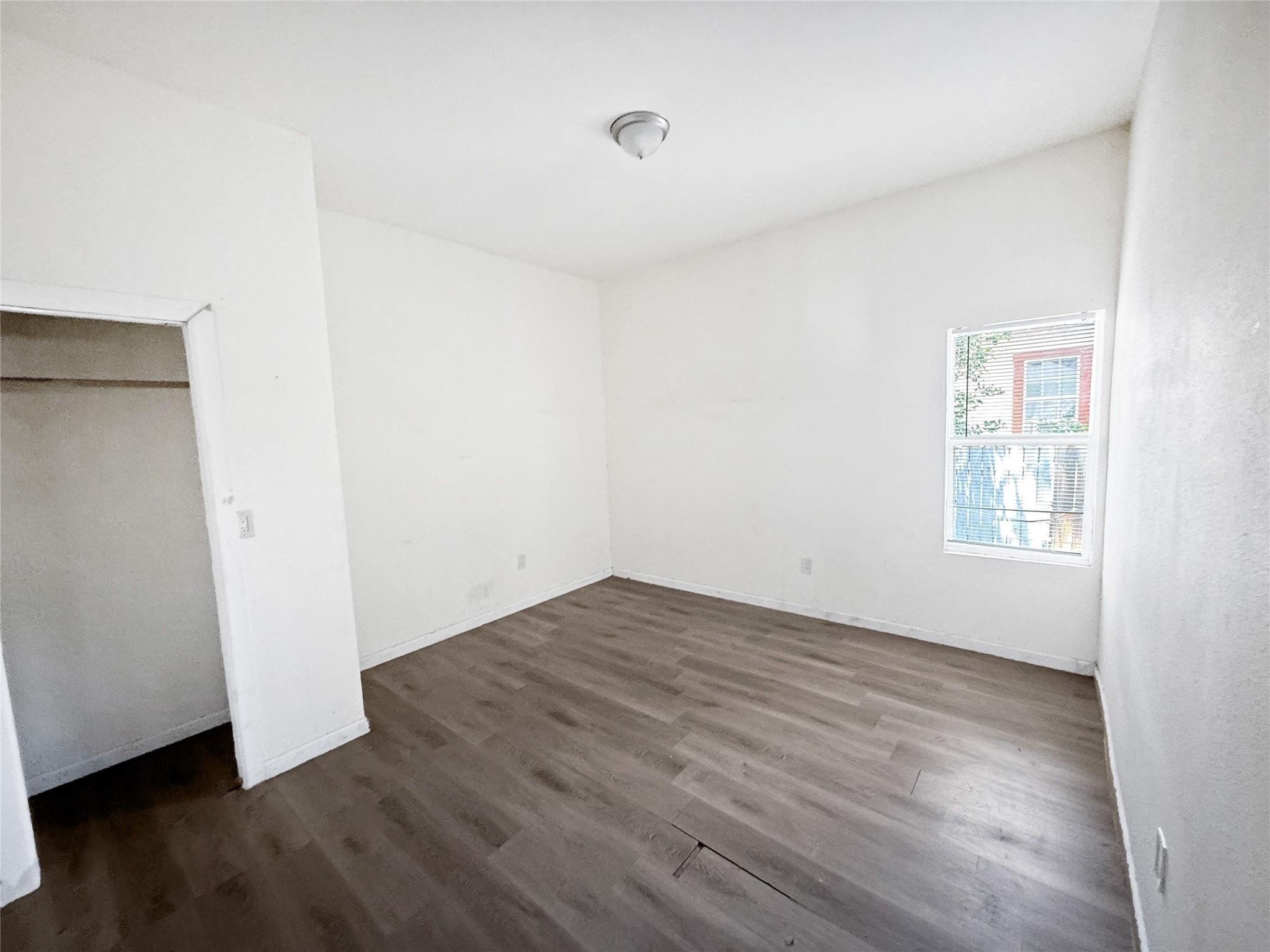 919 Monclova Alley