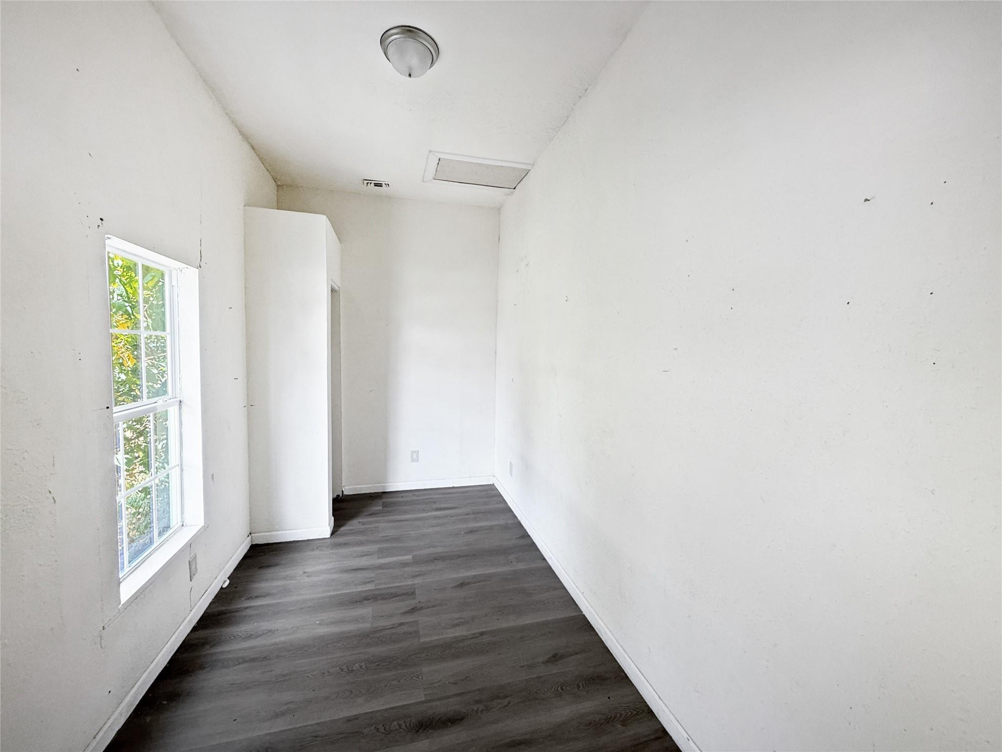 919 Monclova Alley