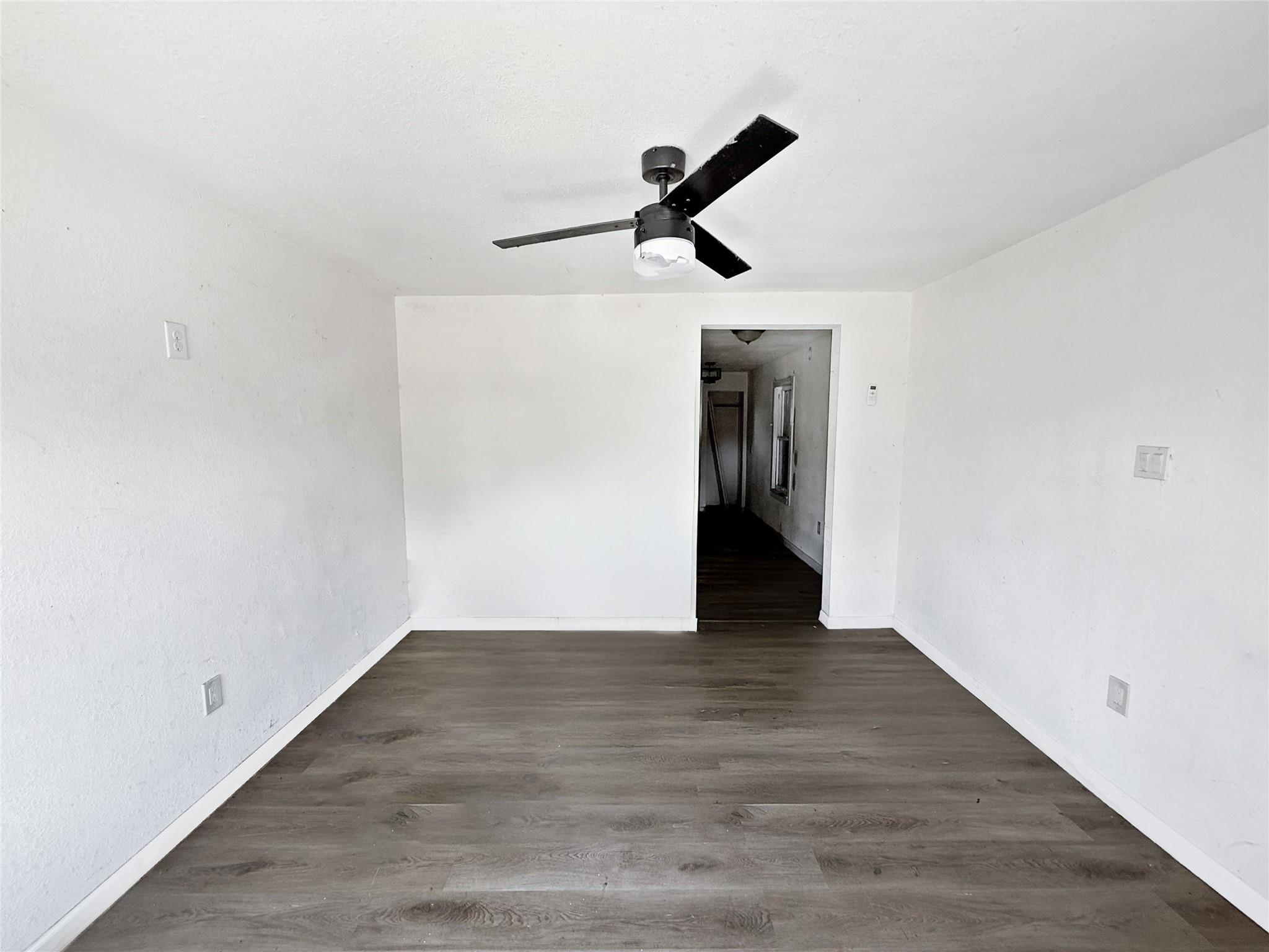 919 Monclova Alley