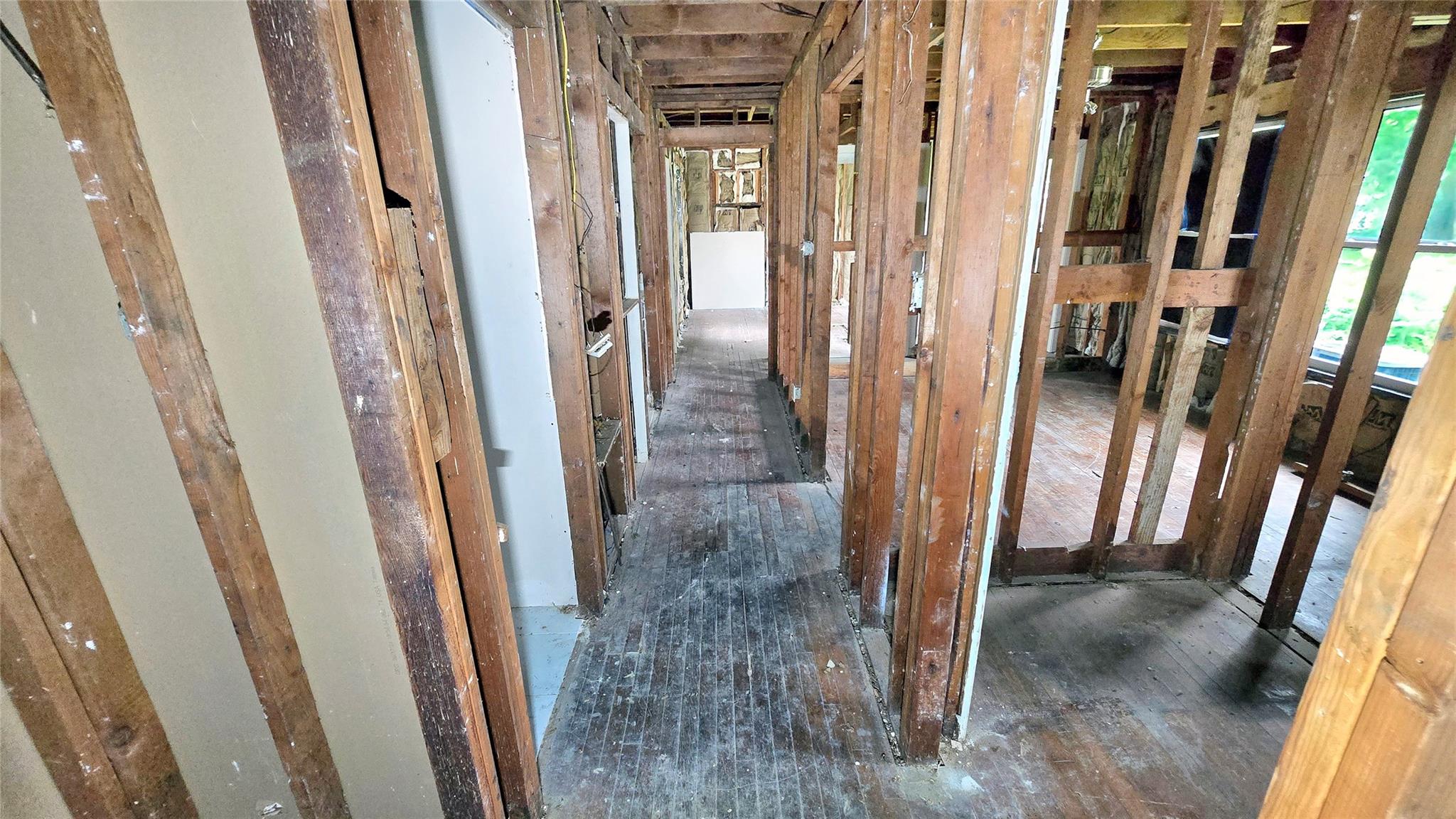 6027 Kenilwood Drive