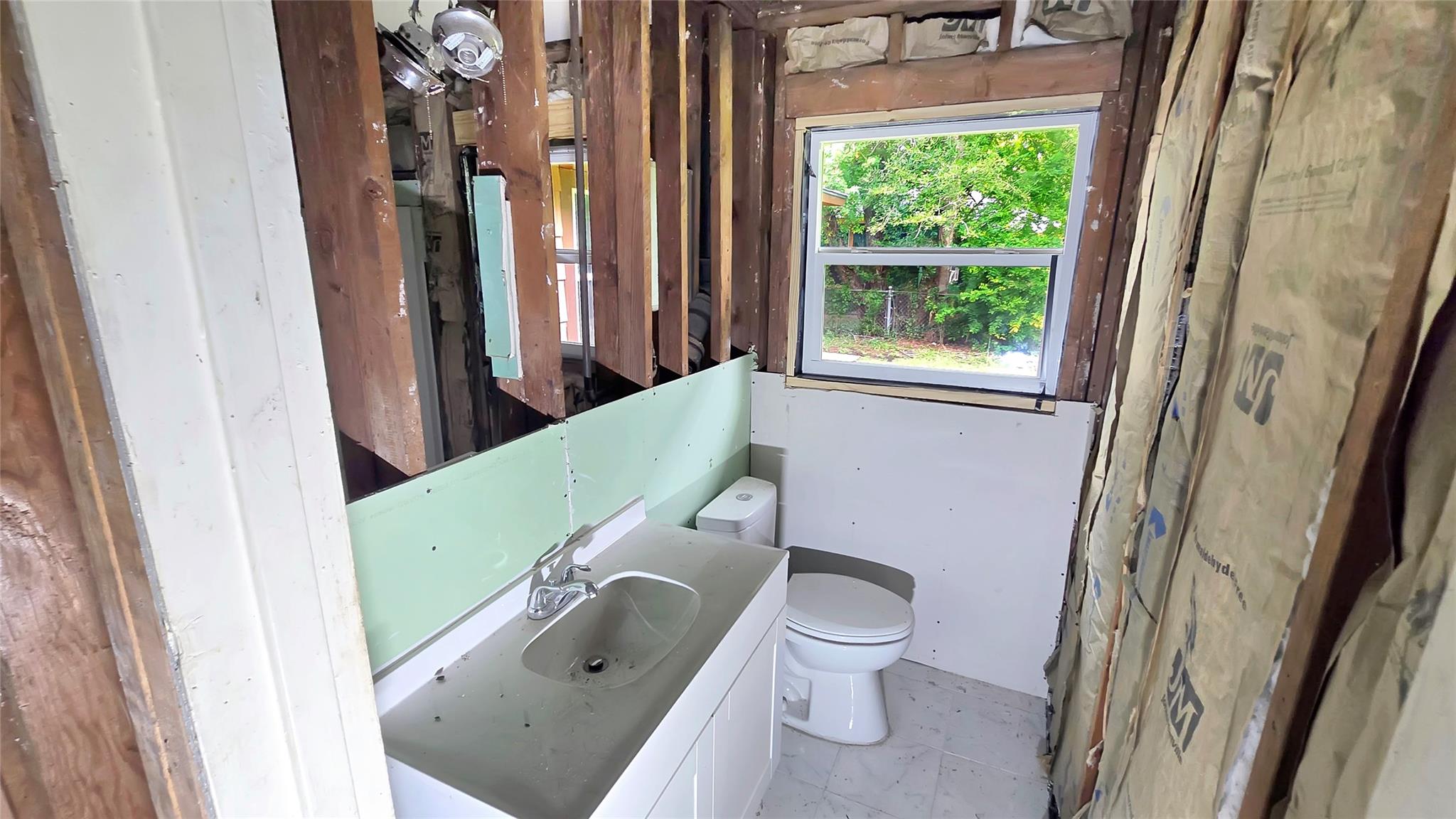 6027 Kenilwood Drive