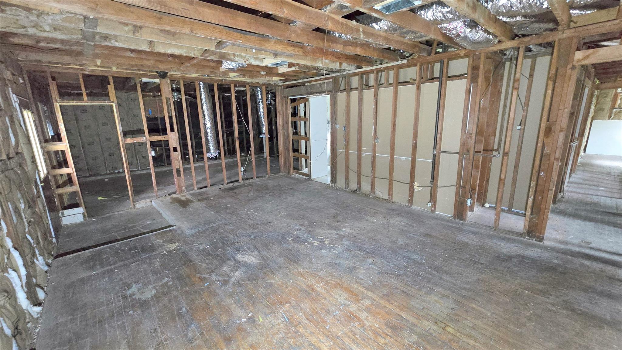 6027 Kenilwood Drive