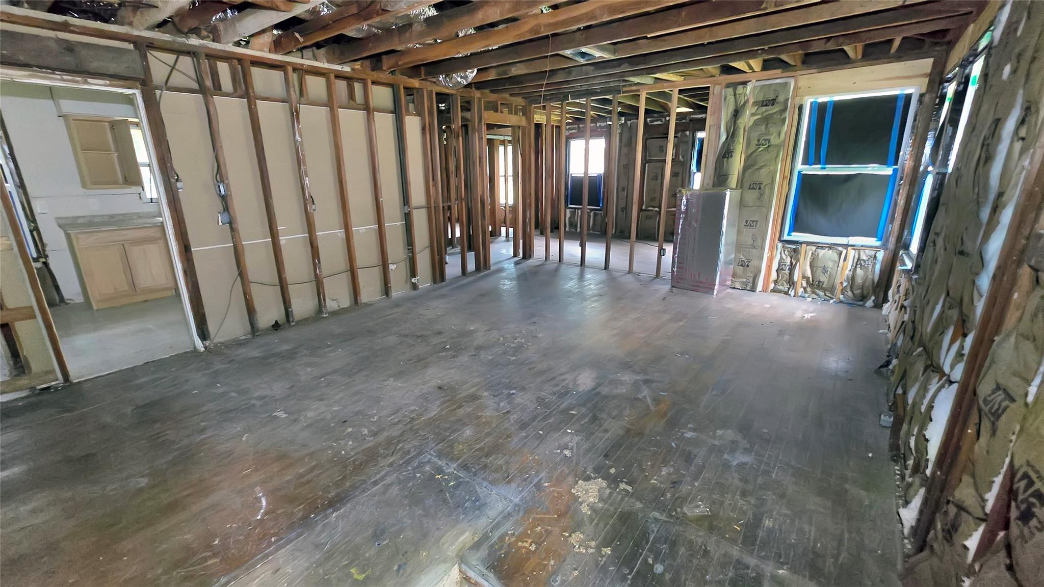 6027 Kenilwood Drive