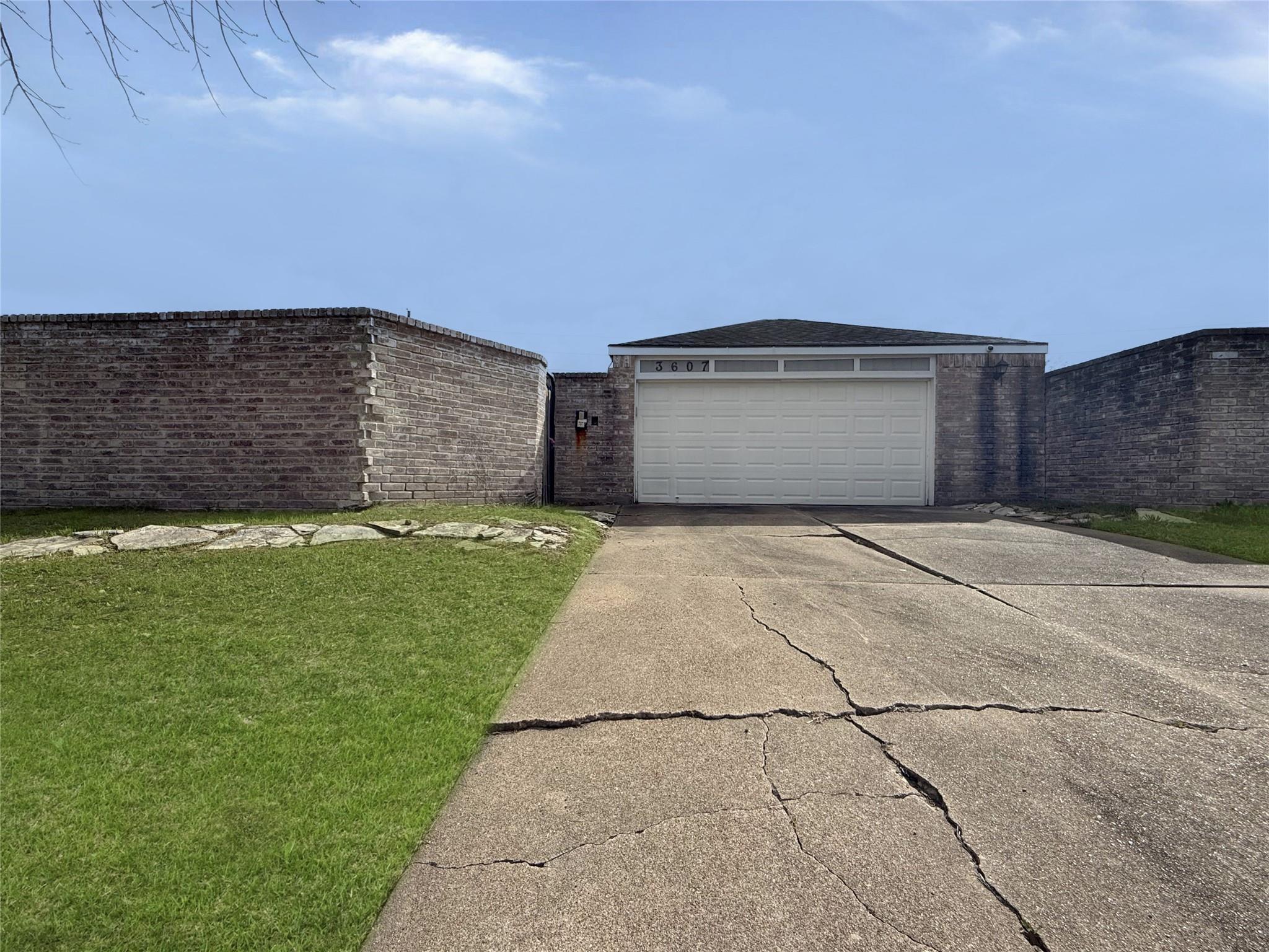 3607 Vineyard Drive