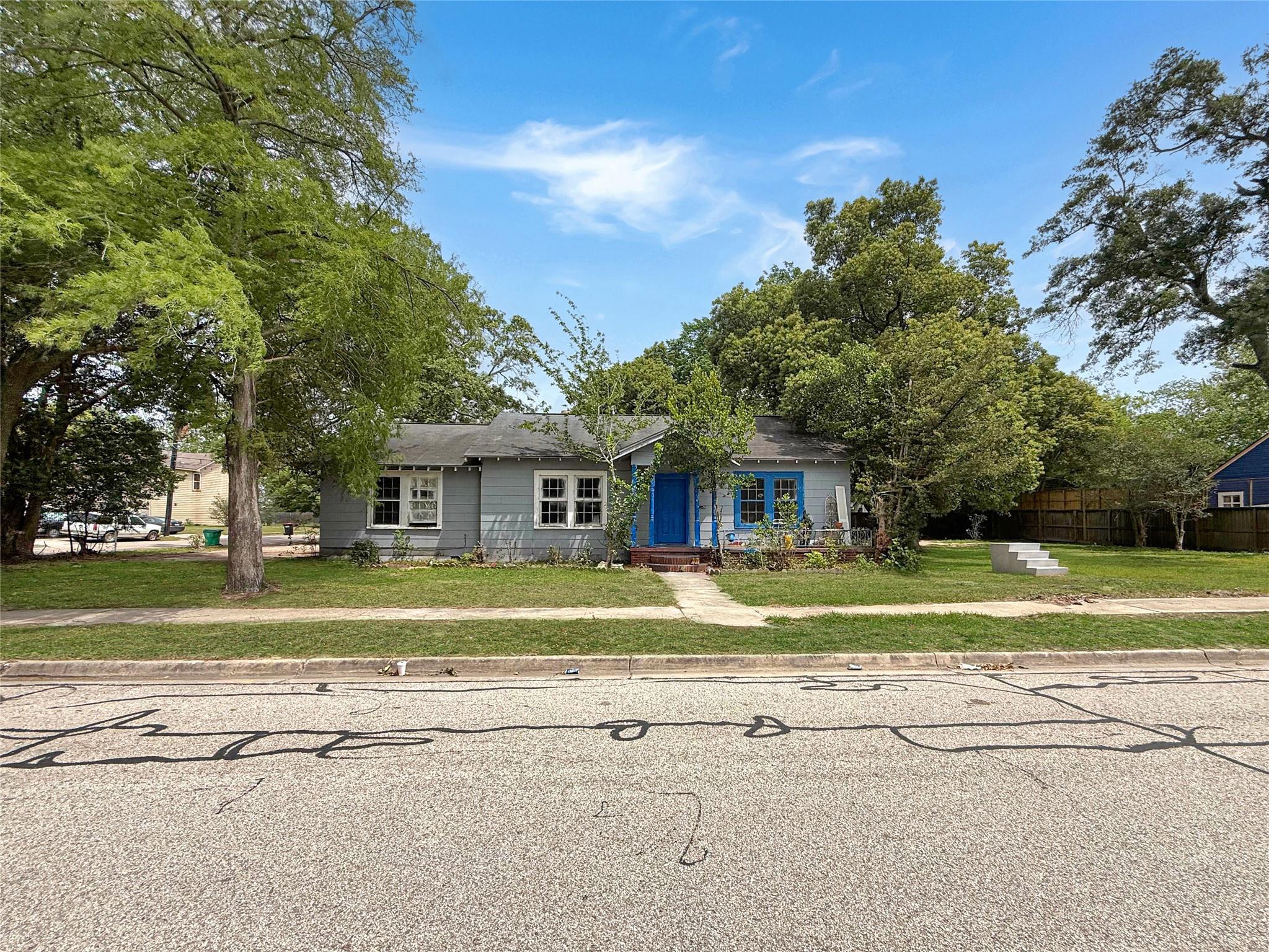 502 E Fayle Street