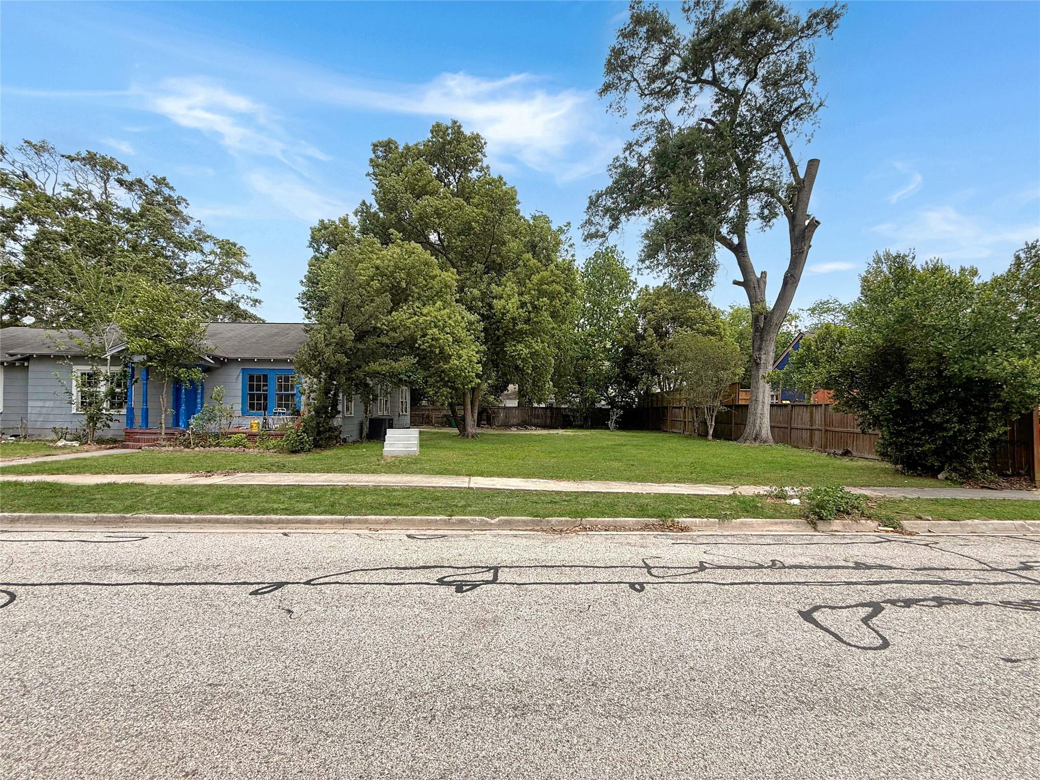 502 E Fayle Street