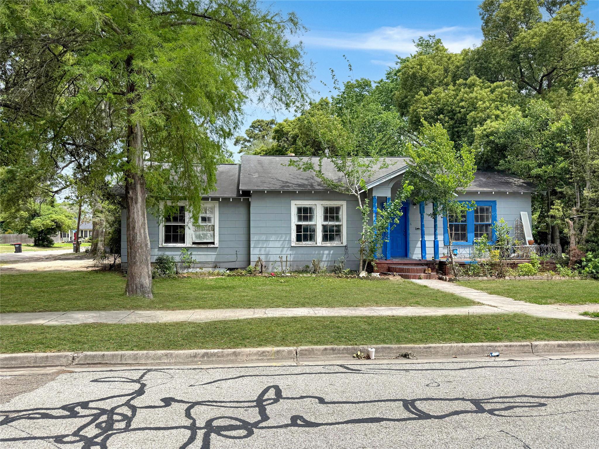 502 E Fayle Street