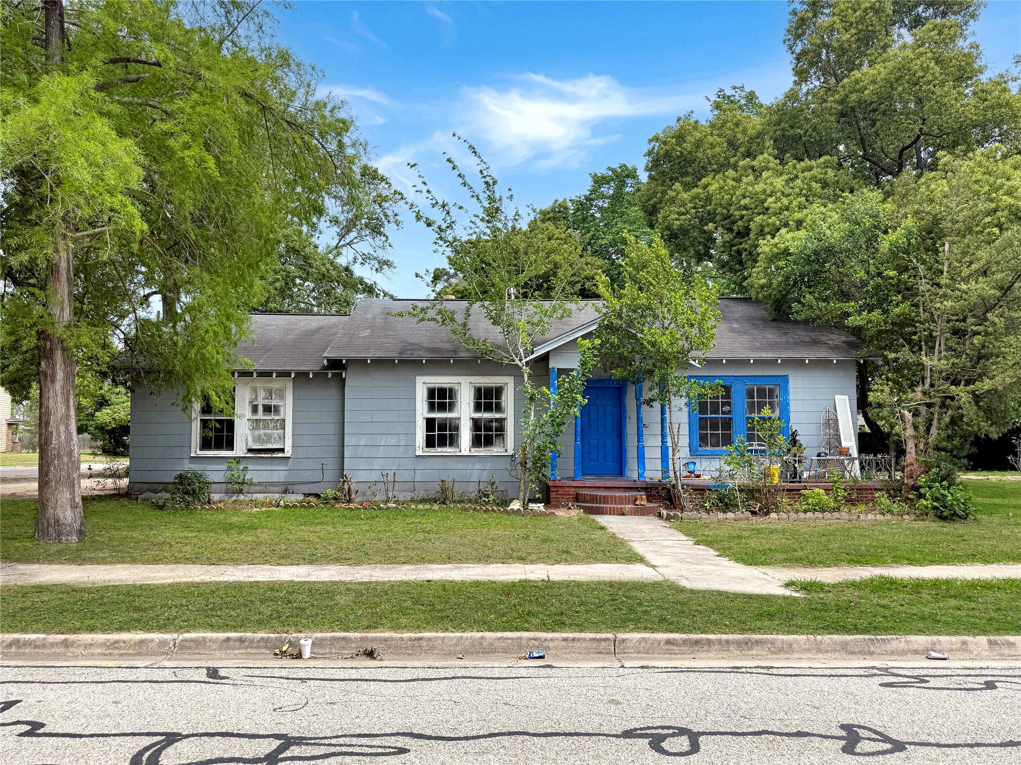 502 E Fayle Street
