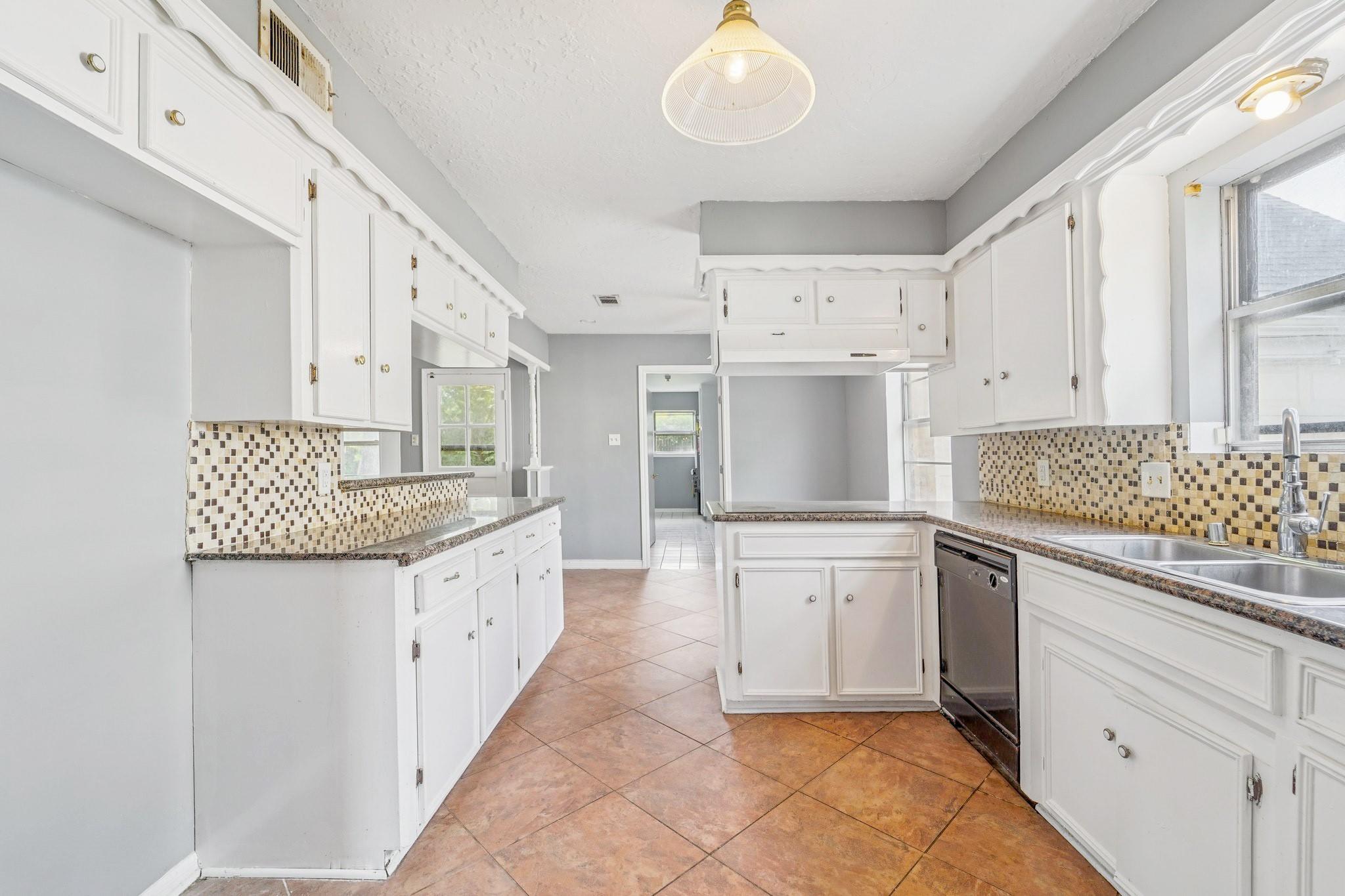 1011 Manatee Lane