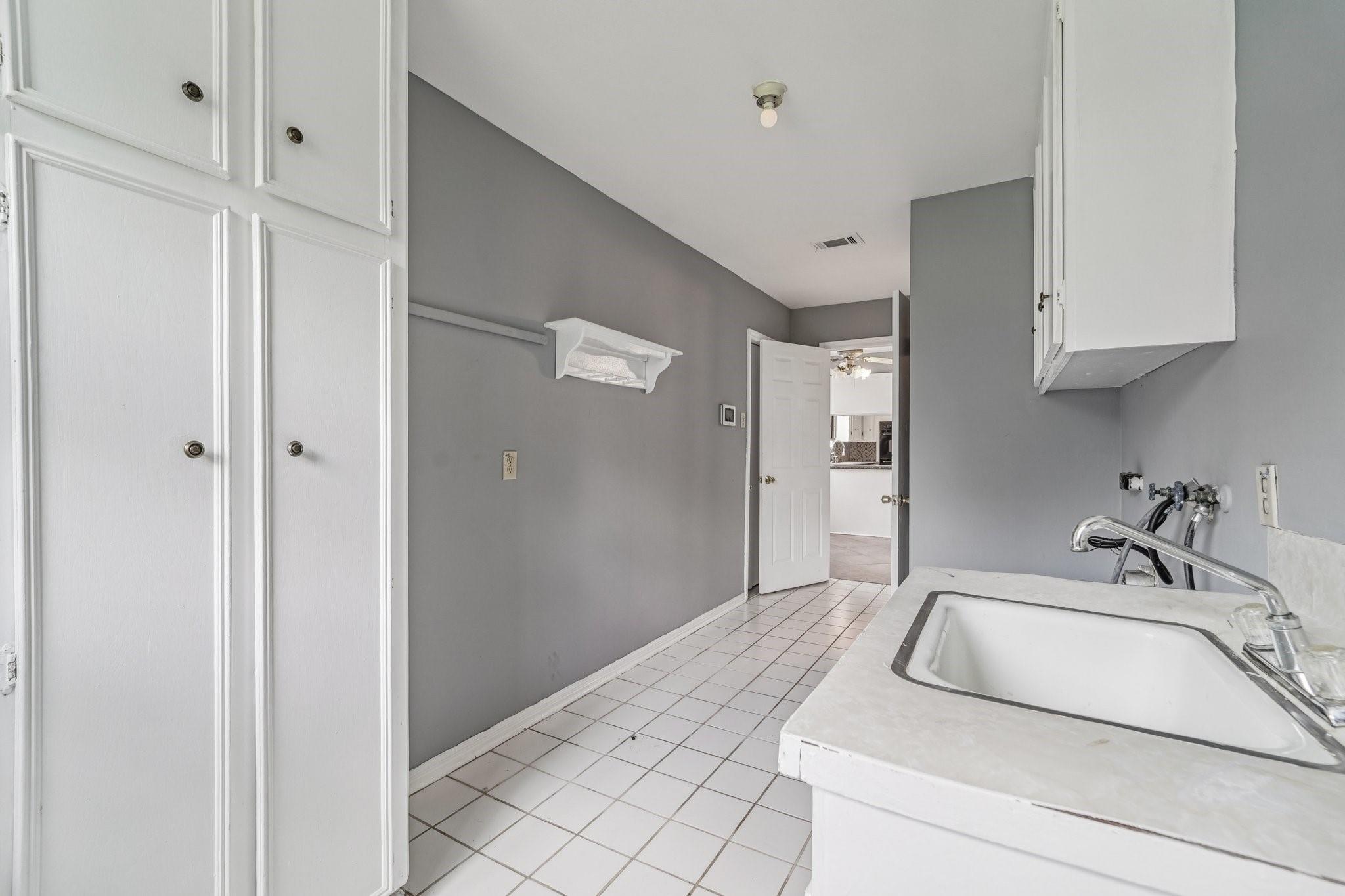 1011 Manatee Lane